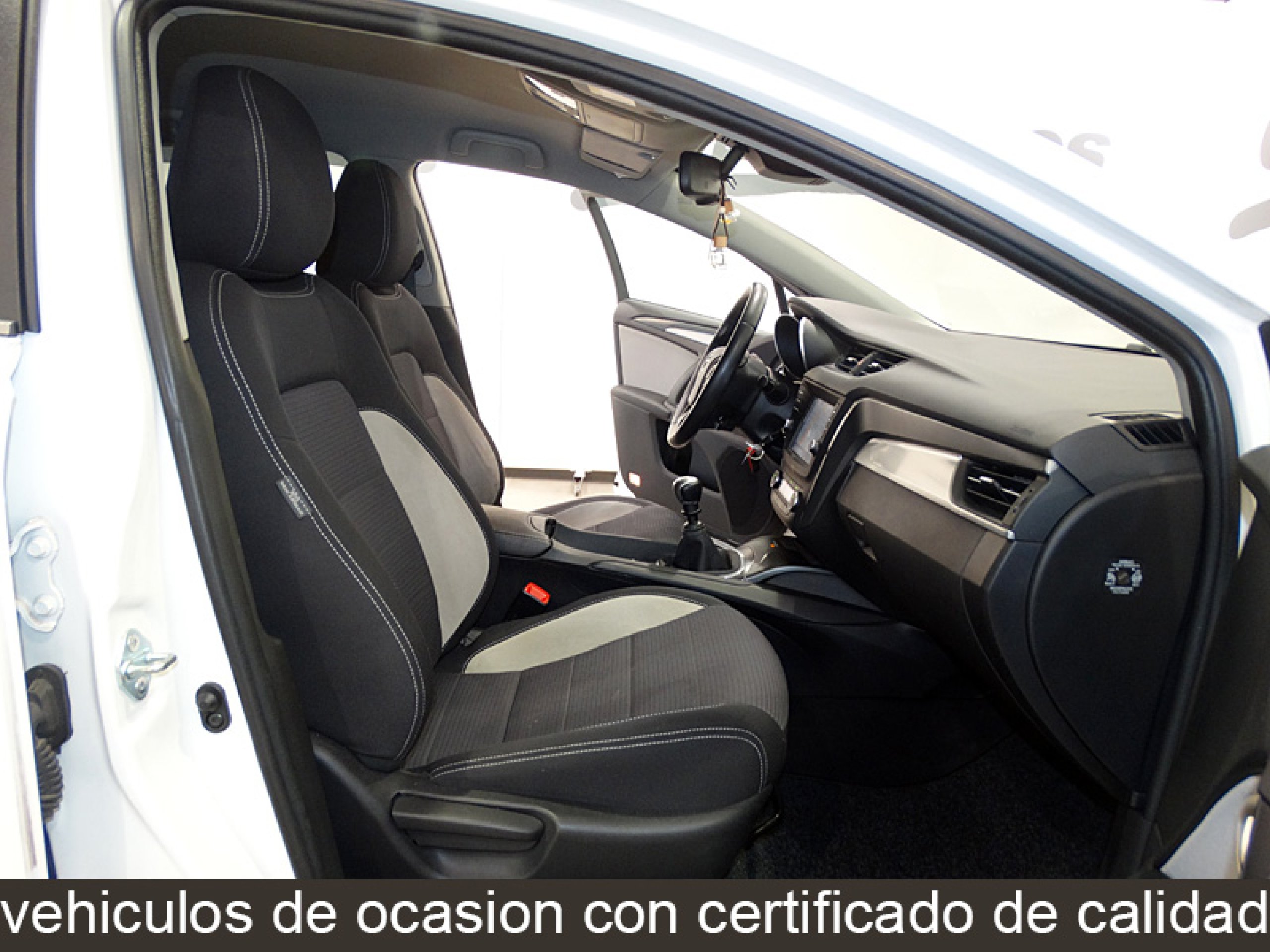 Foto Toyota Avensis 18