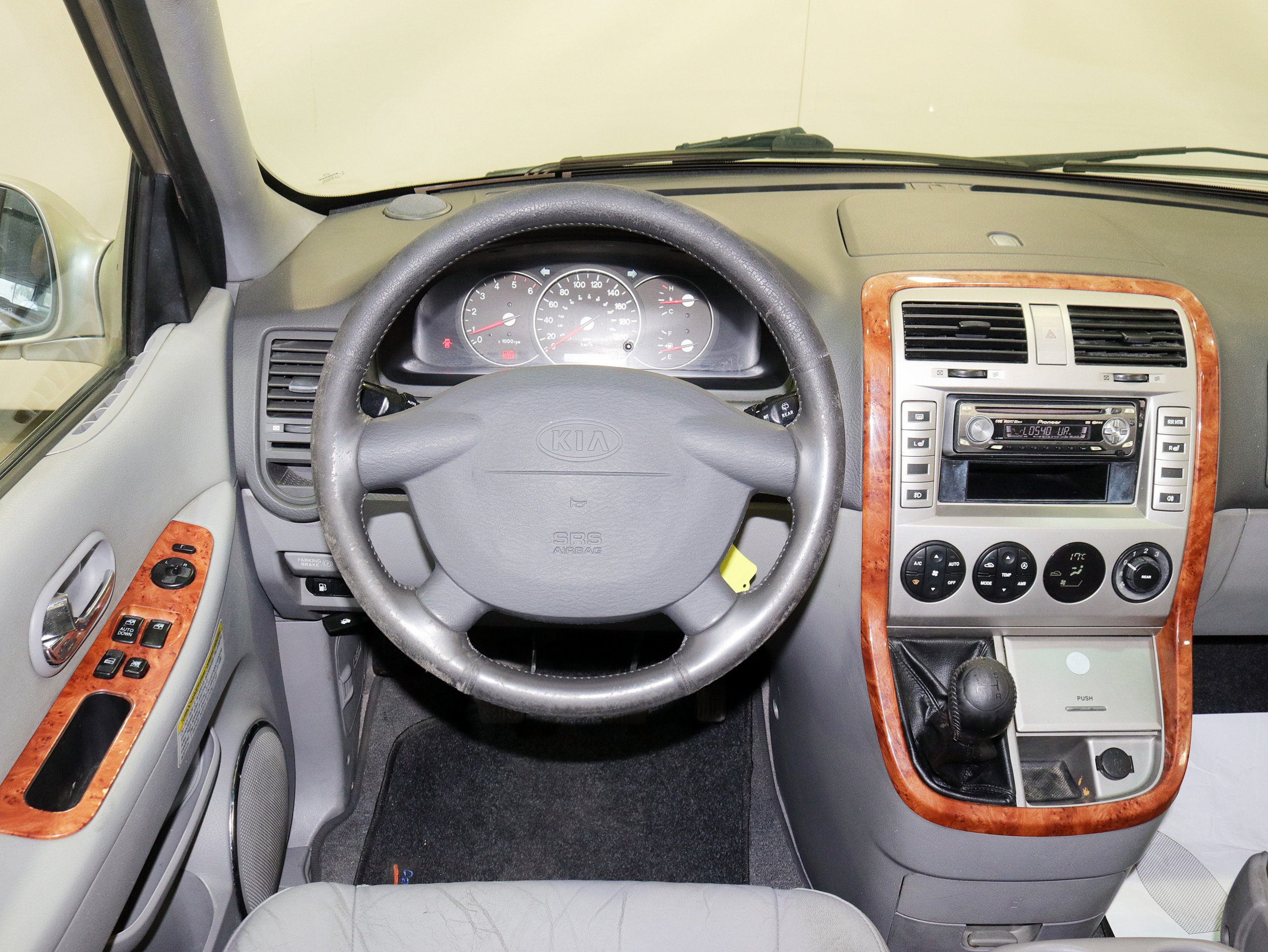 Foto Kia Carnival 19 Foto Kia Carnival 19