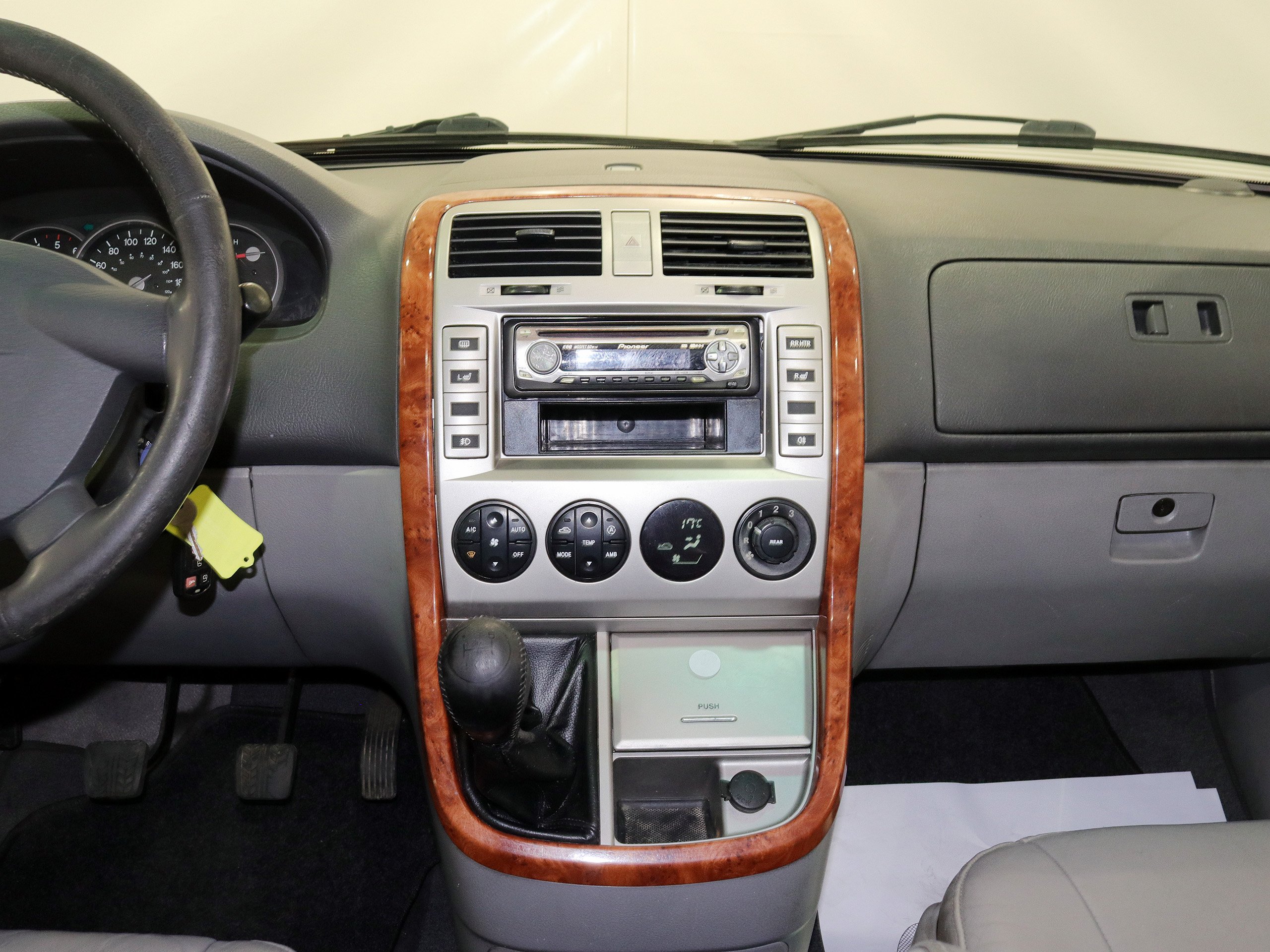 Foto Kia Carnival 20 Foto Kia Carnival 20