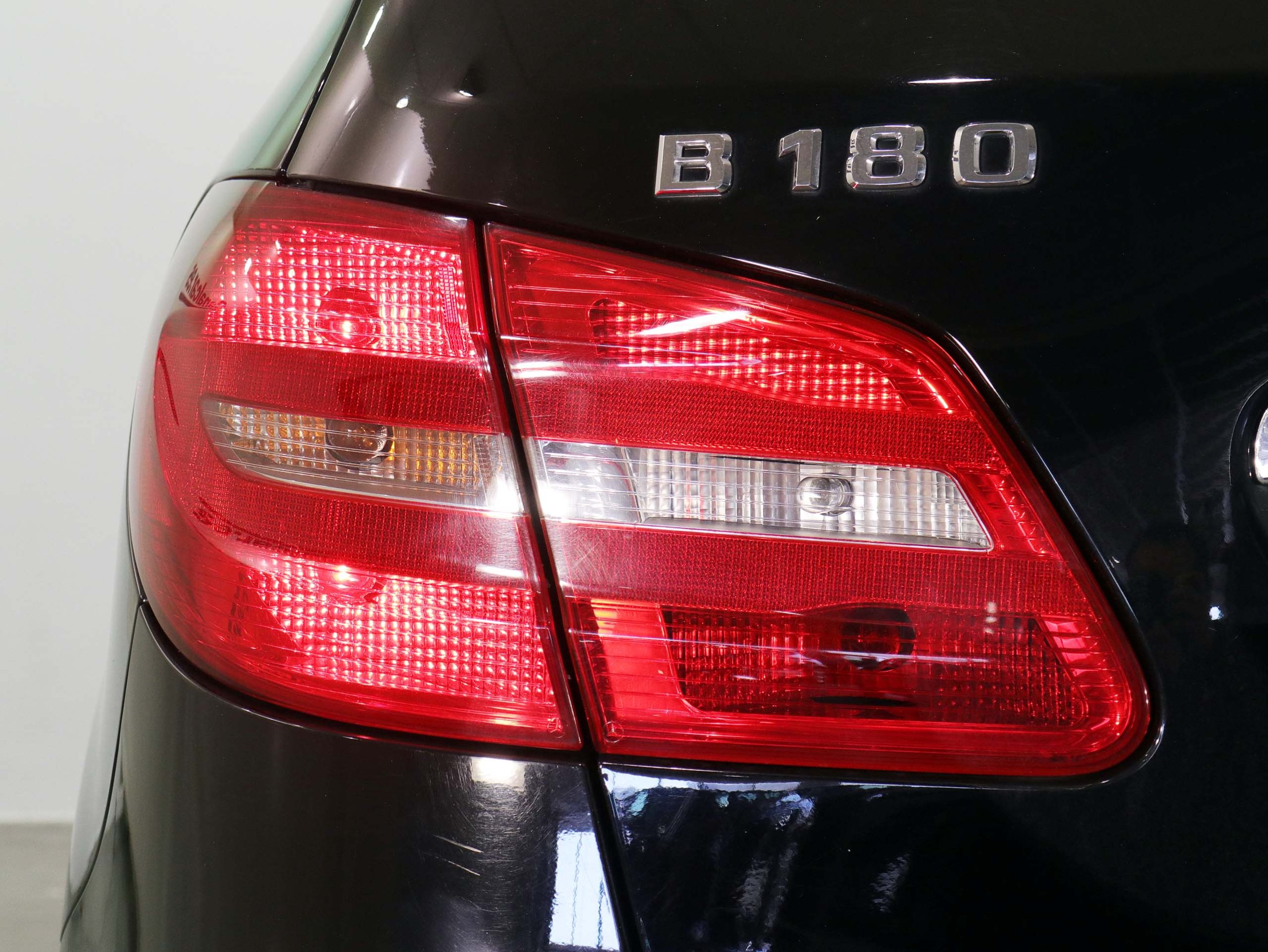 Foto Mercedes-Benz B 180 10