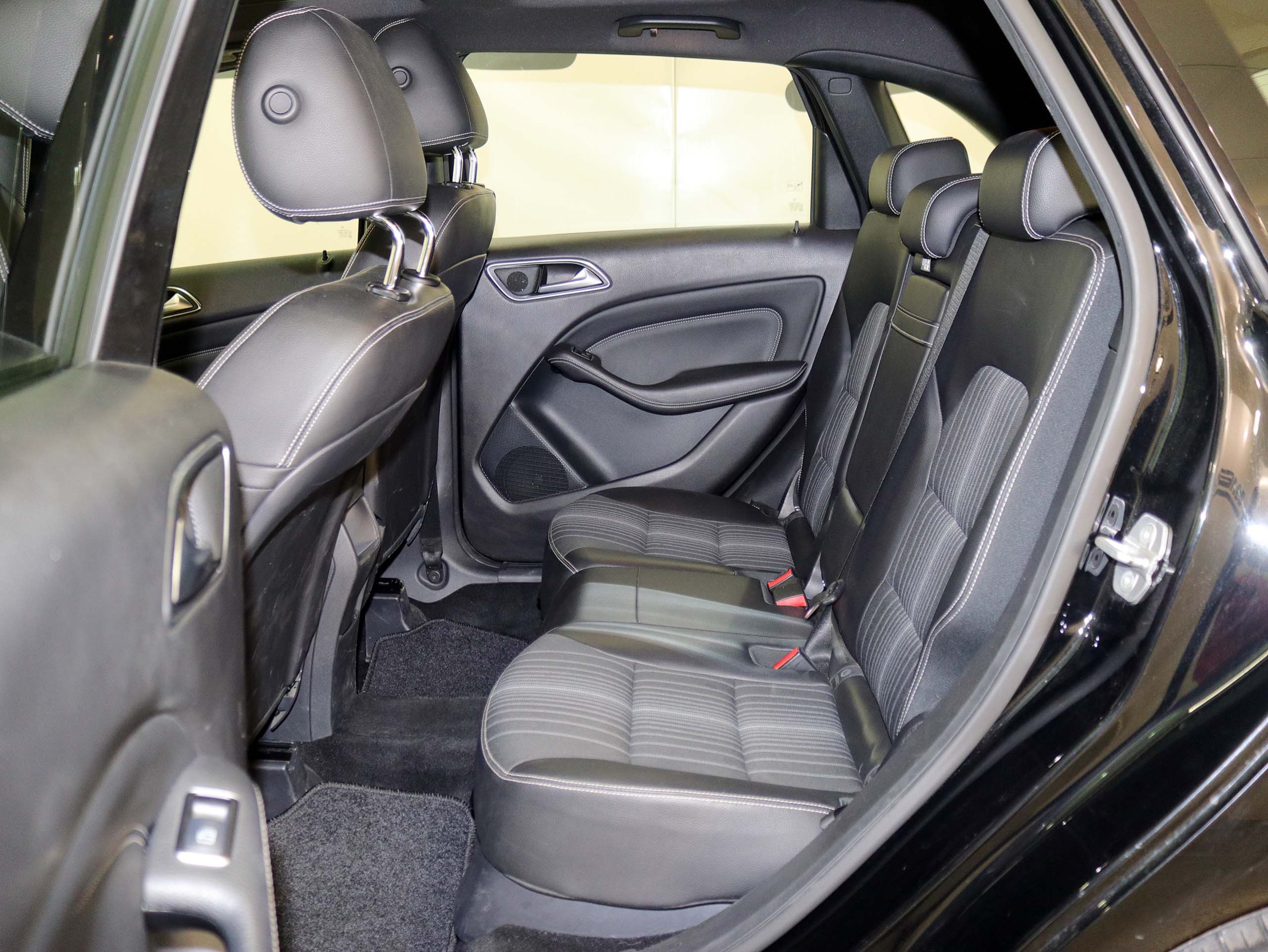 Foto Mercedes-Benz B 180 16