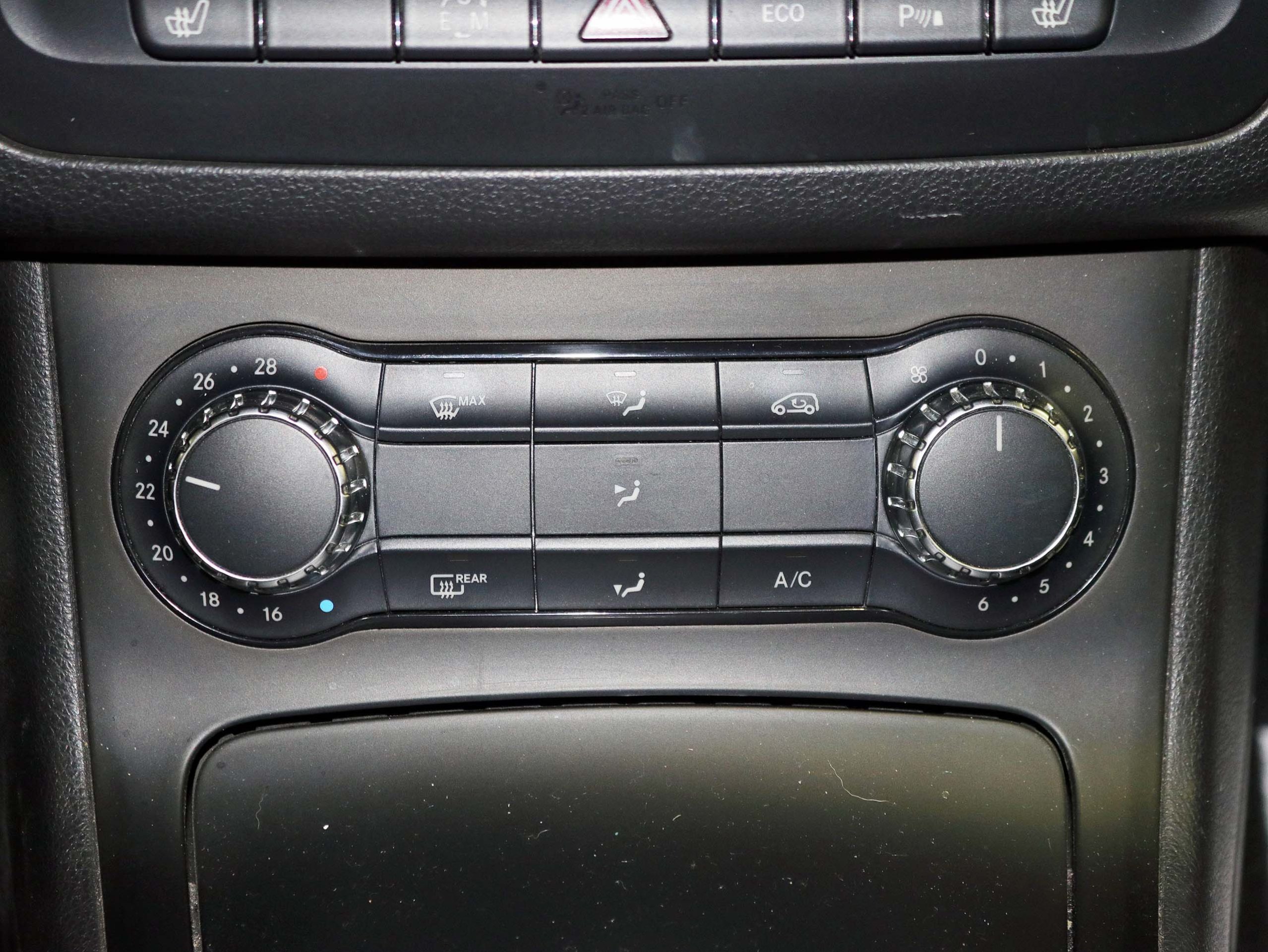 Foto Mercedes-Benz B 180 26