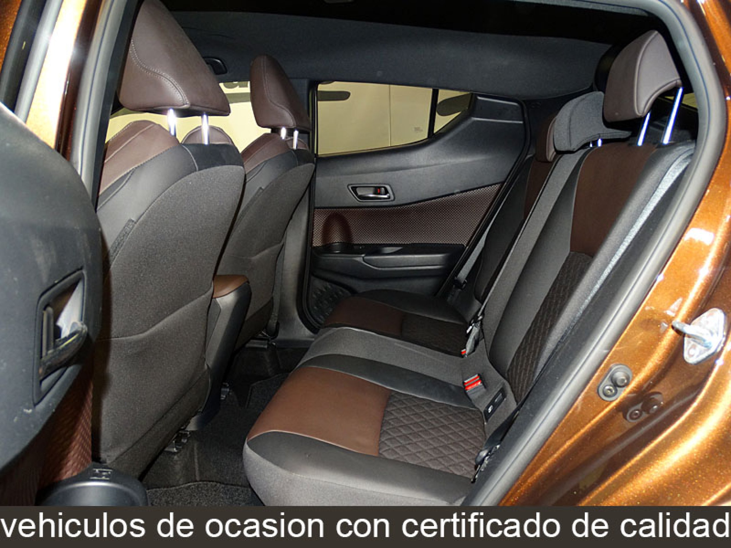 Foto Toyota C-HR 16