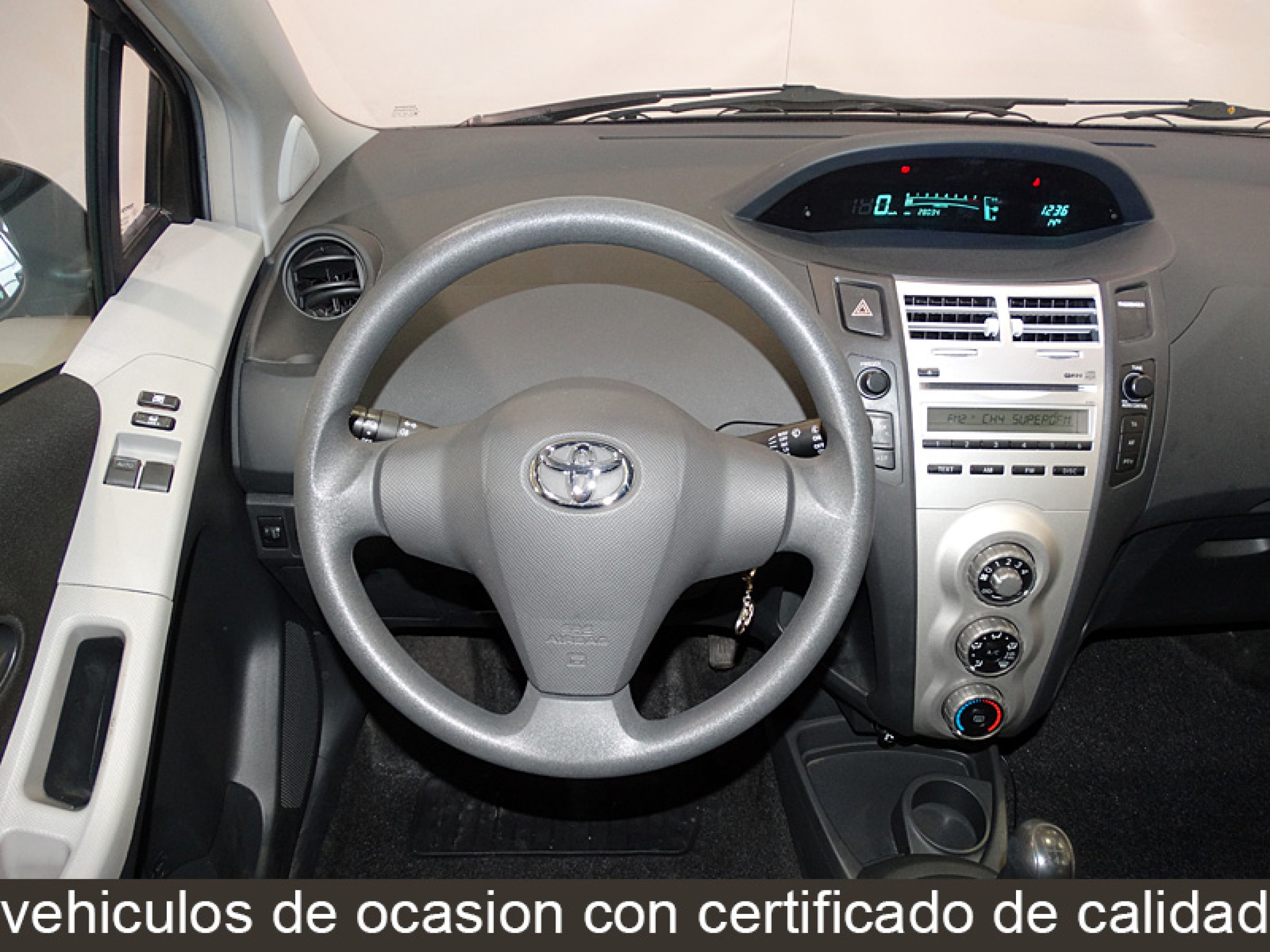 Foto Toyota Yaris 14