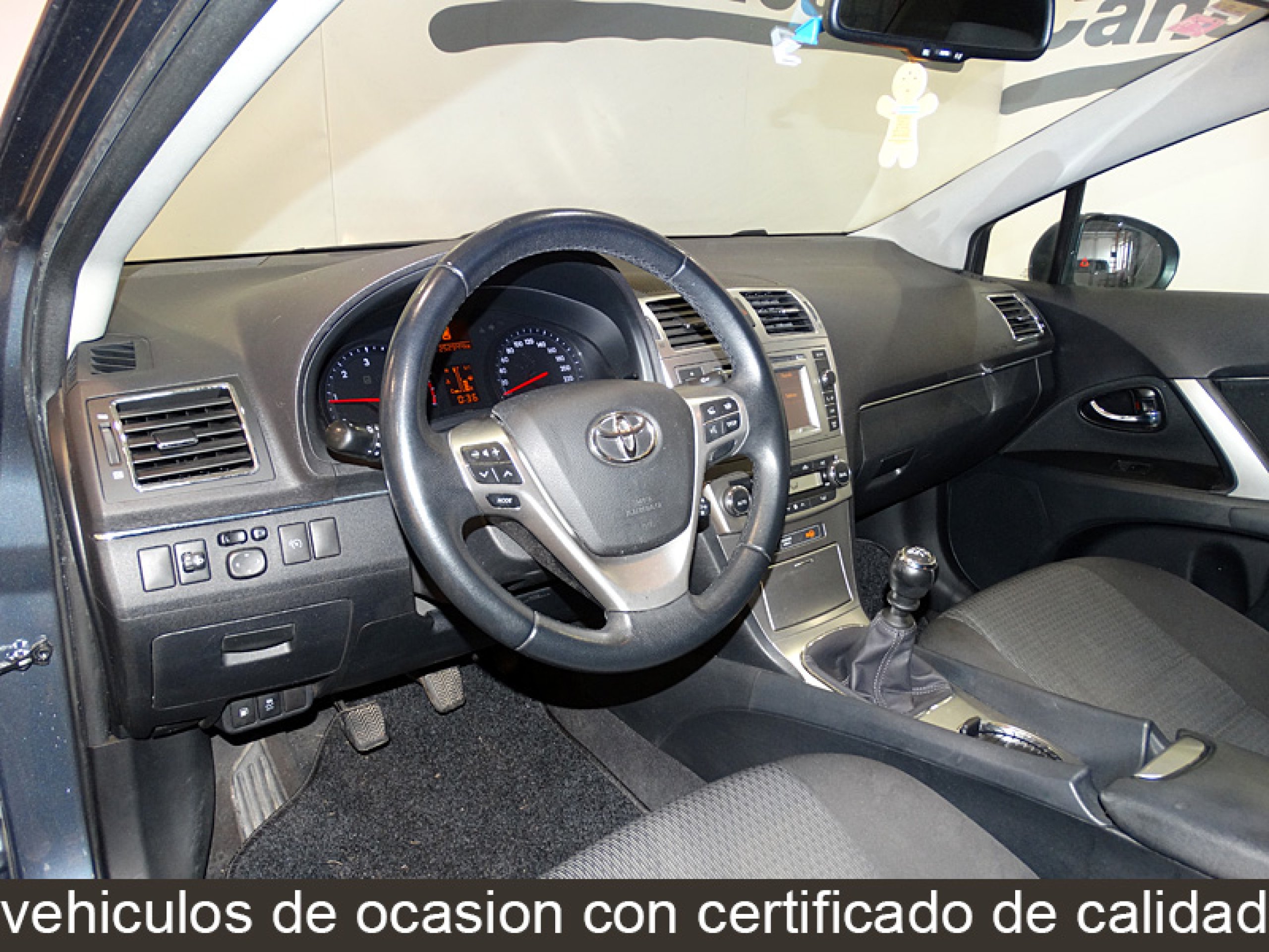 Foto Toyota Avensis 14