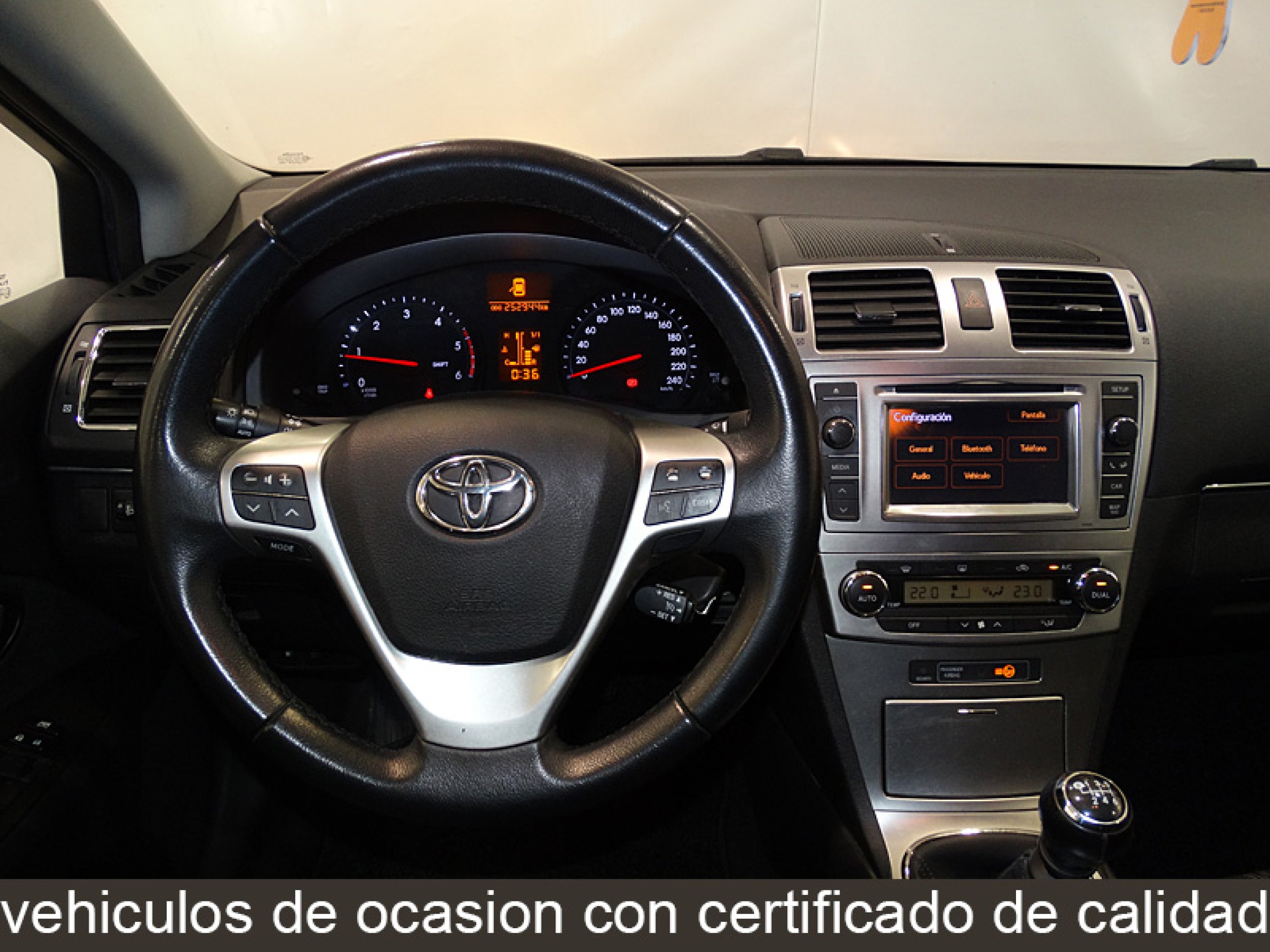 Foto Toyota Avensis 16