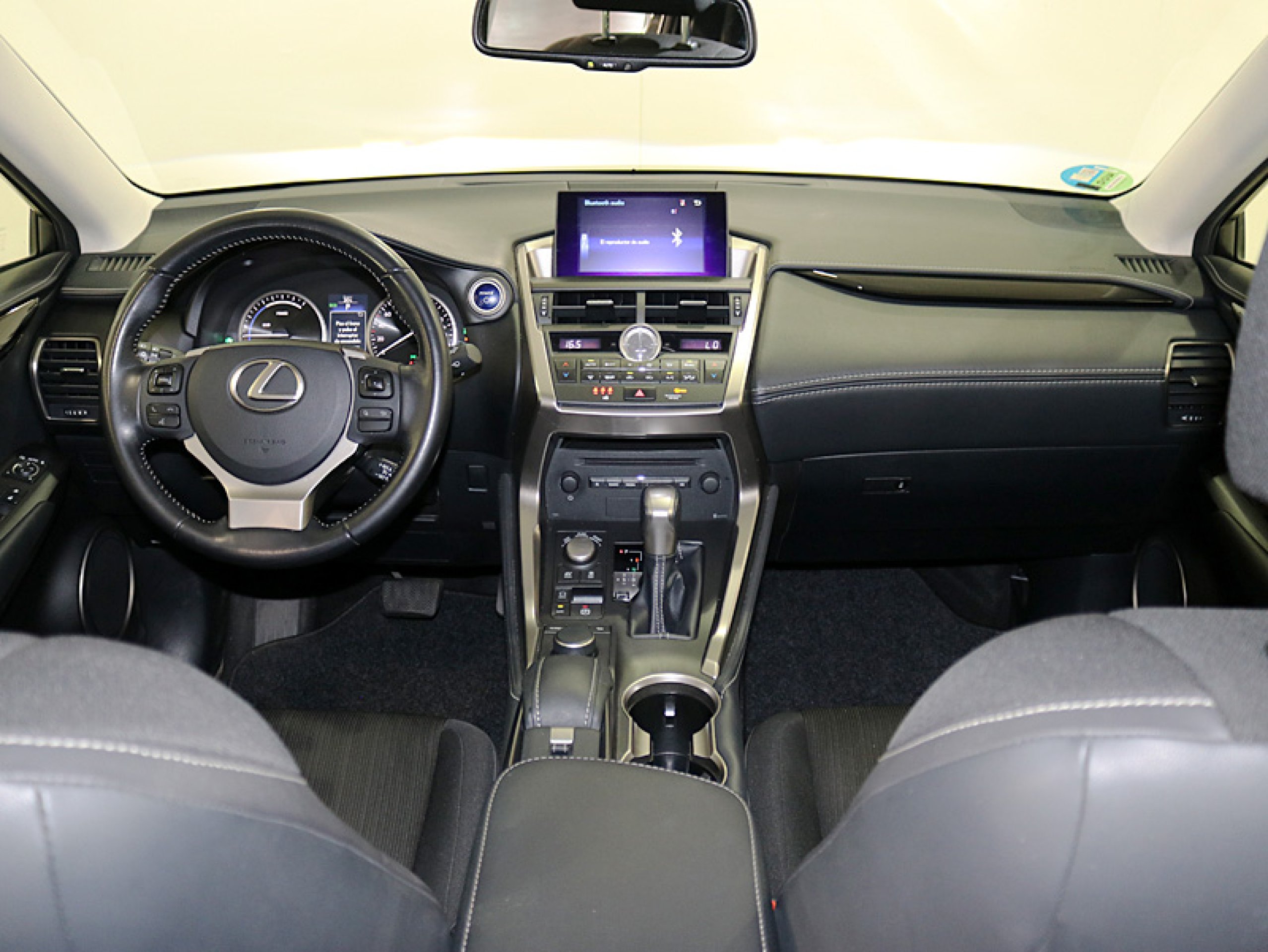 Foto Lexus NX 25