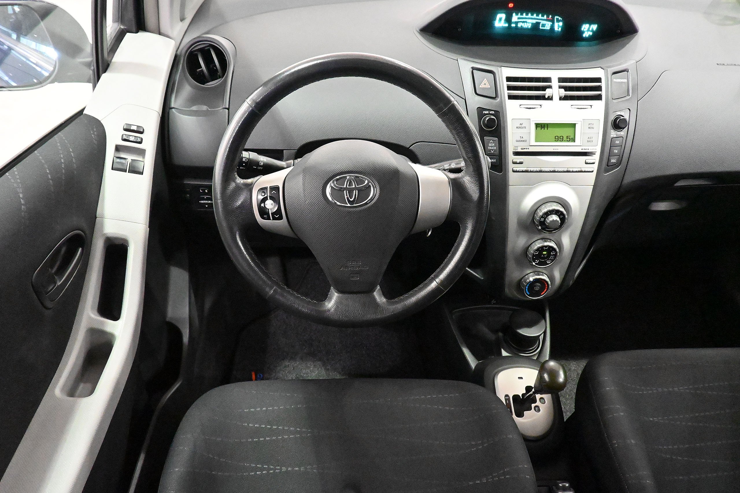 Foto Toyota Yaris 15