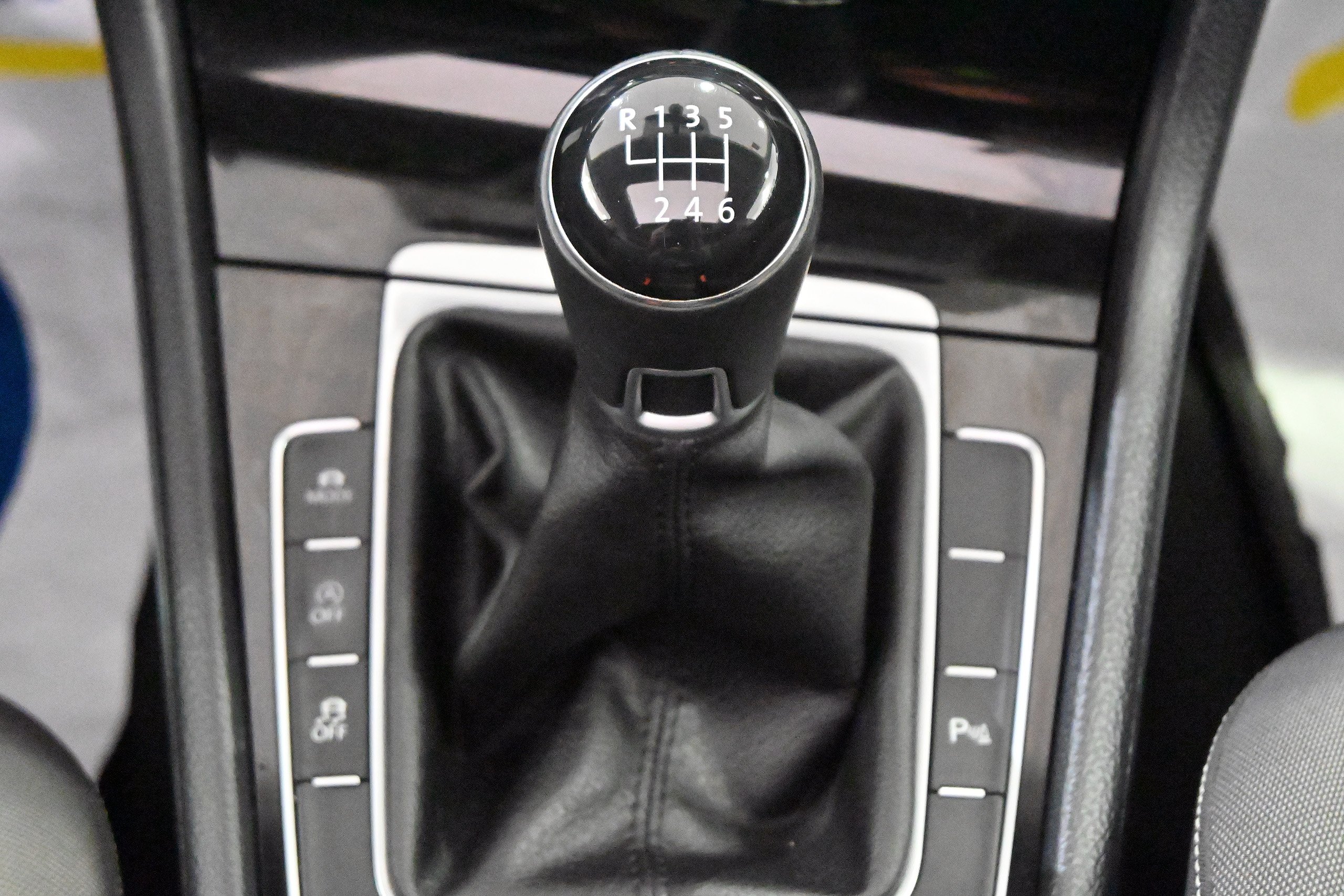 Foto Volkswagen Golf 32