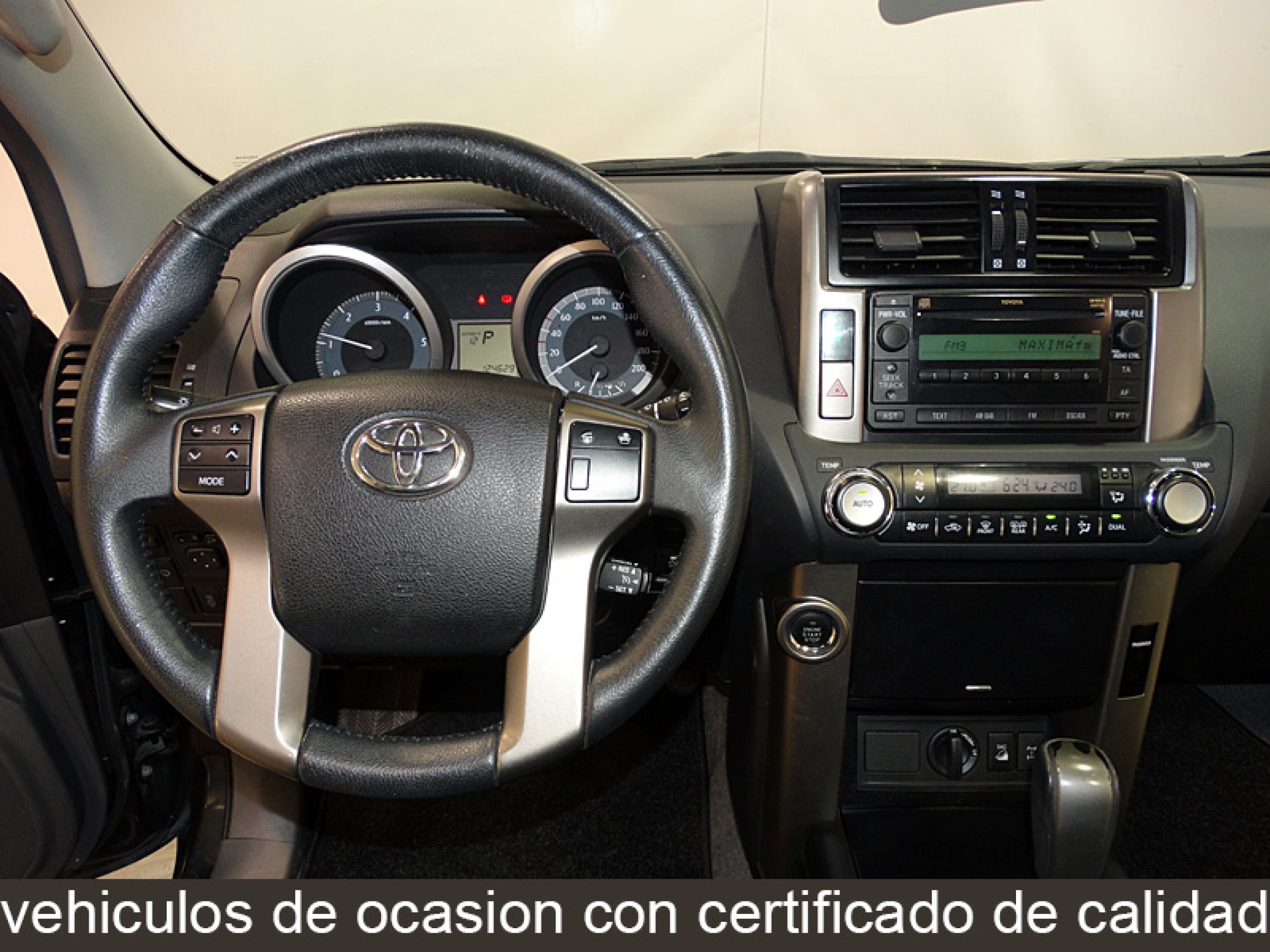Foto Toyota Land Cruiser 26