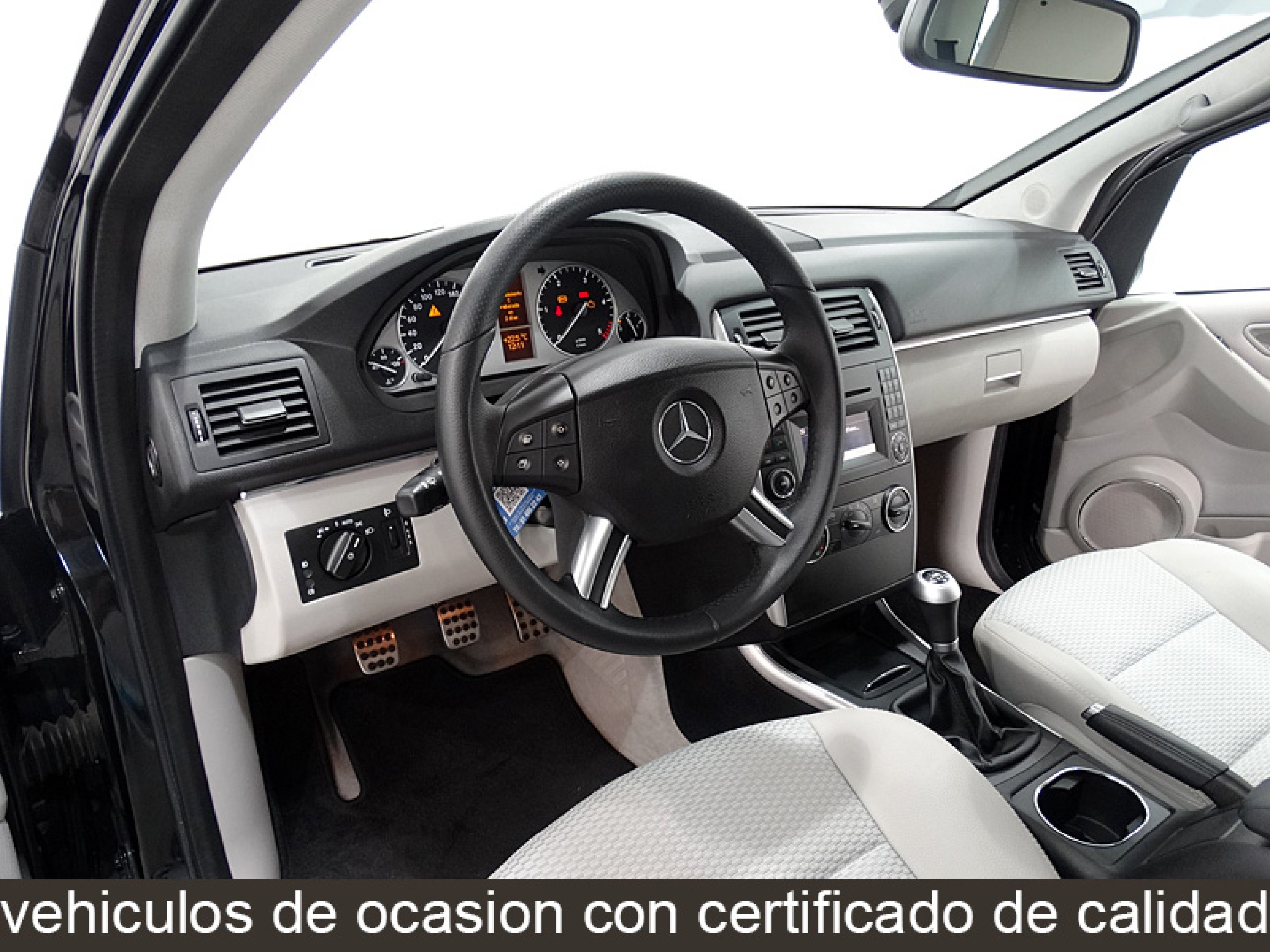Foto Mercedes-Benz B 180 24