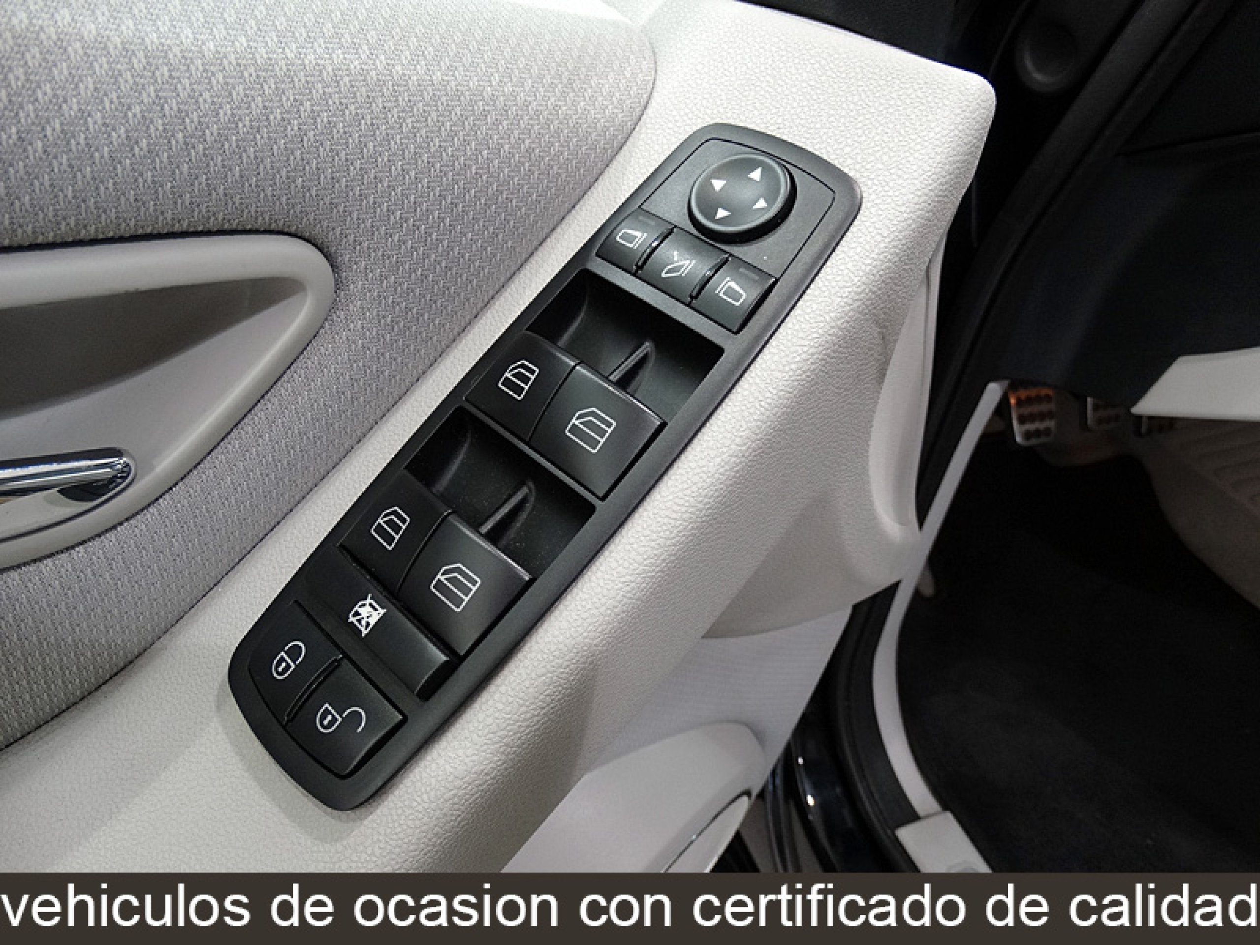 Foto Mercedes-Benz B 180 30