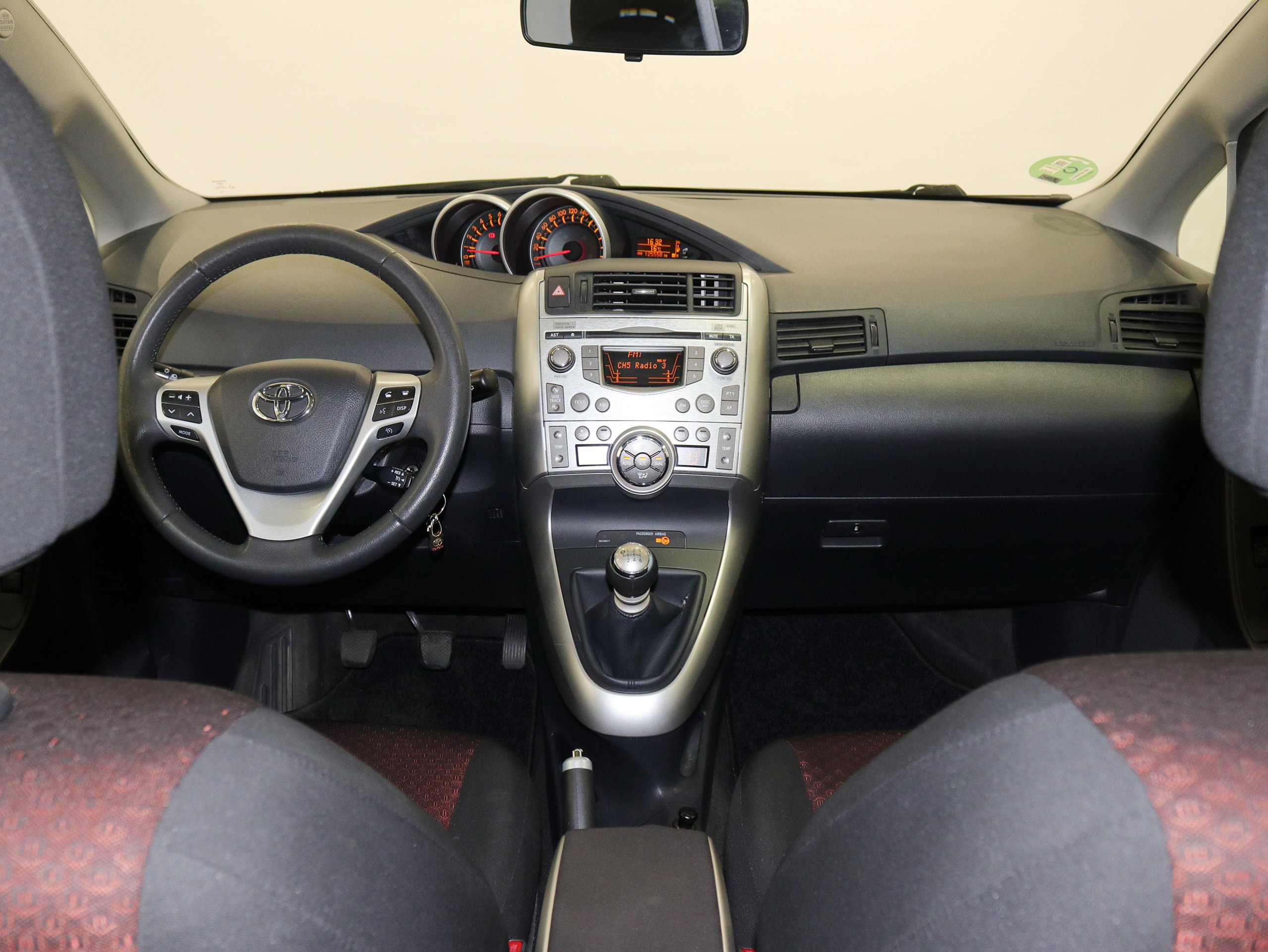 Foto Toyota Verso 21