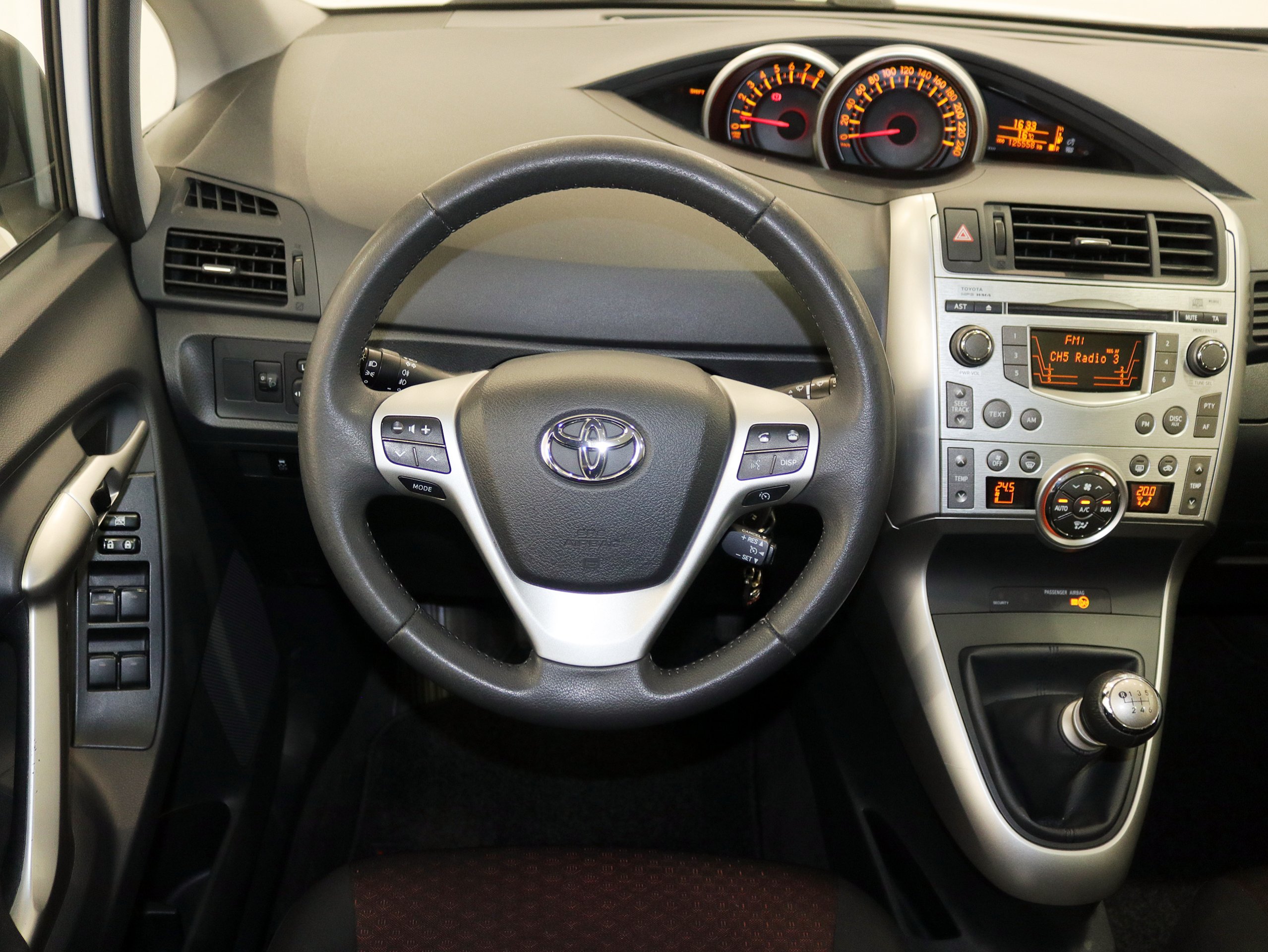 Foto Toyota Verso 22