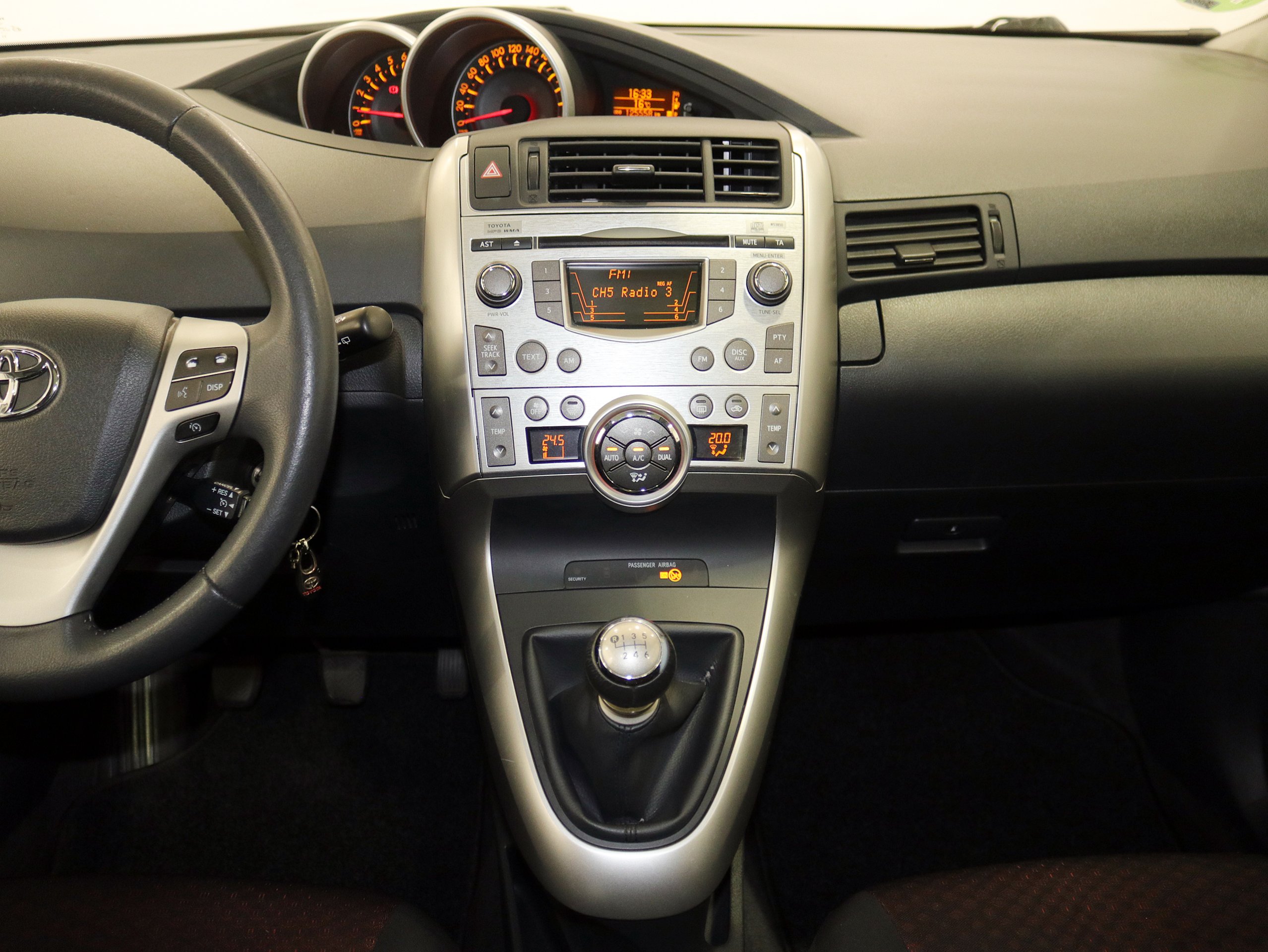 Foto Toyota Verso 23