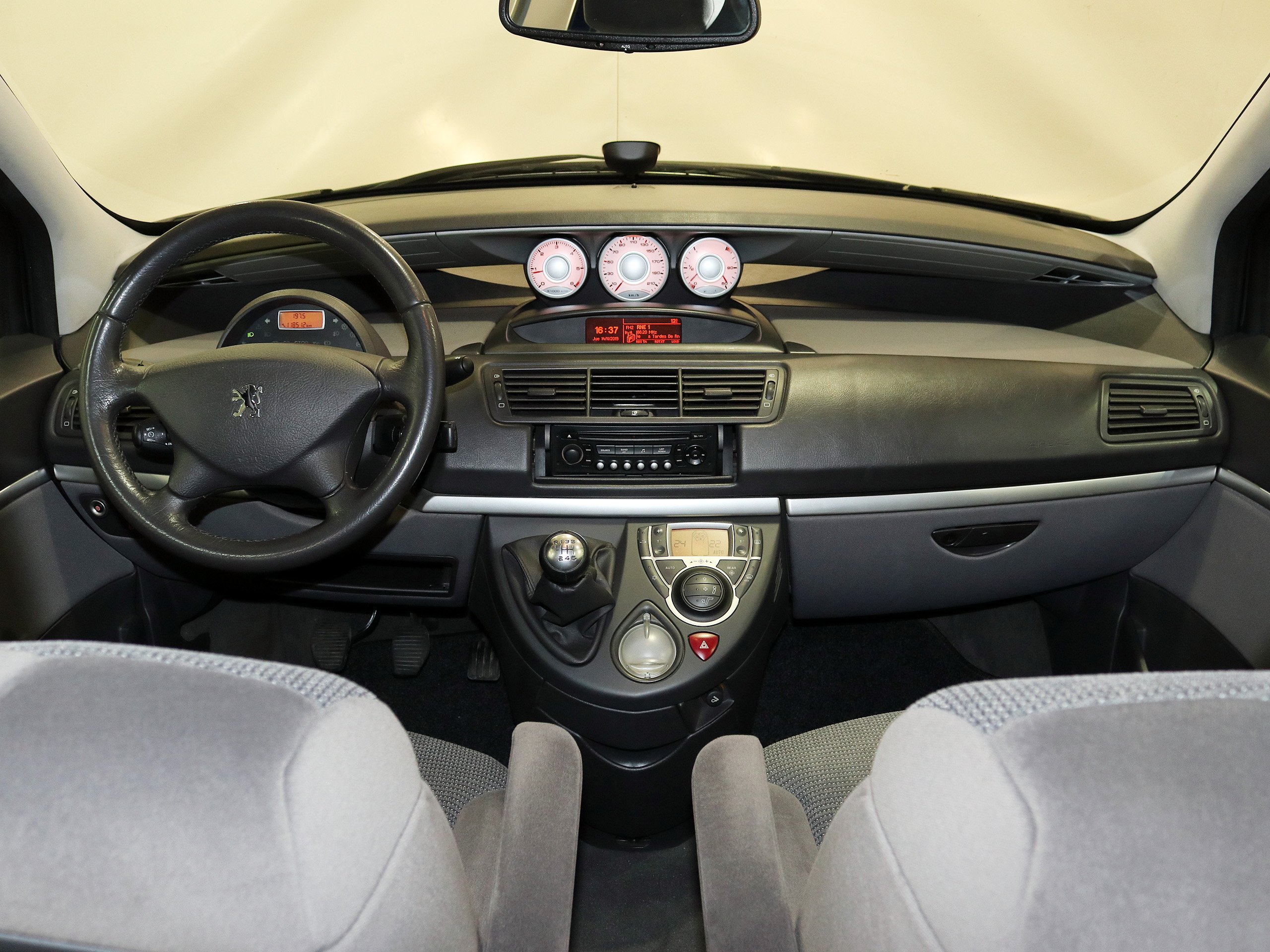Foto Peugeot 807 16