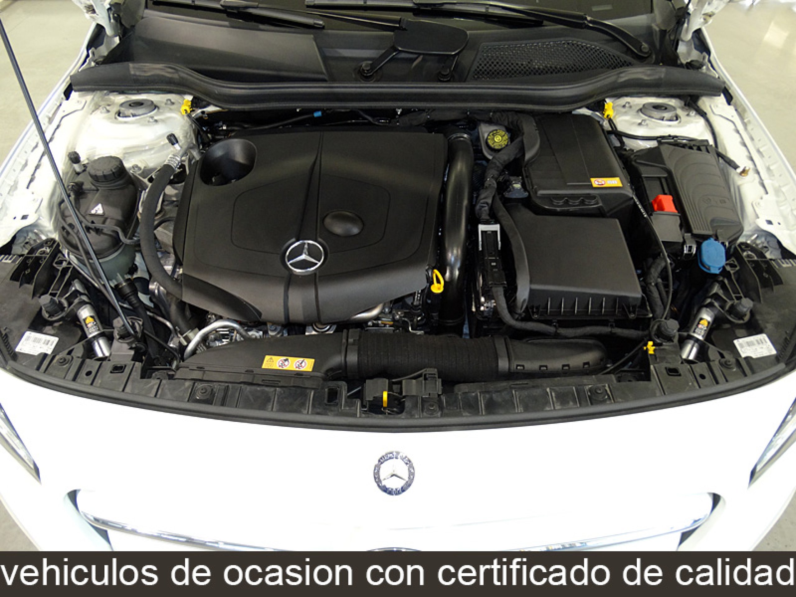 Foto Mercedes-Benz GLA 200 10