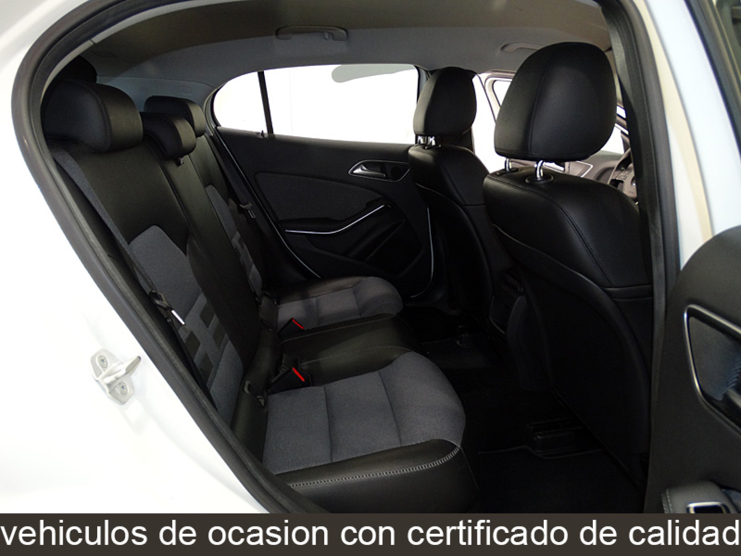 Foto Mercedes-Benz GLA 200 18