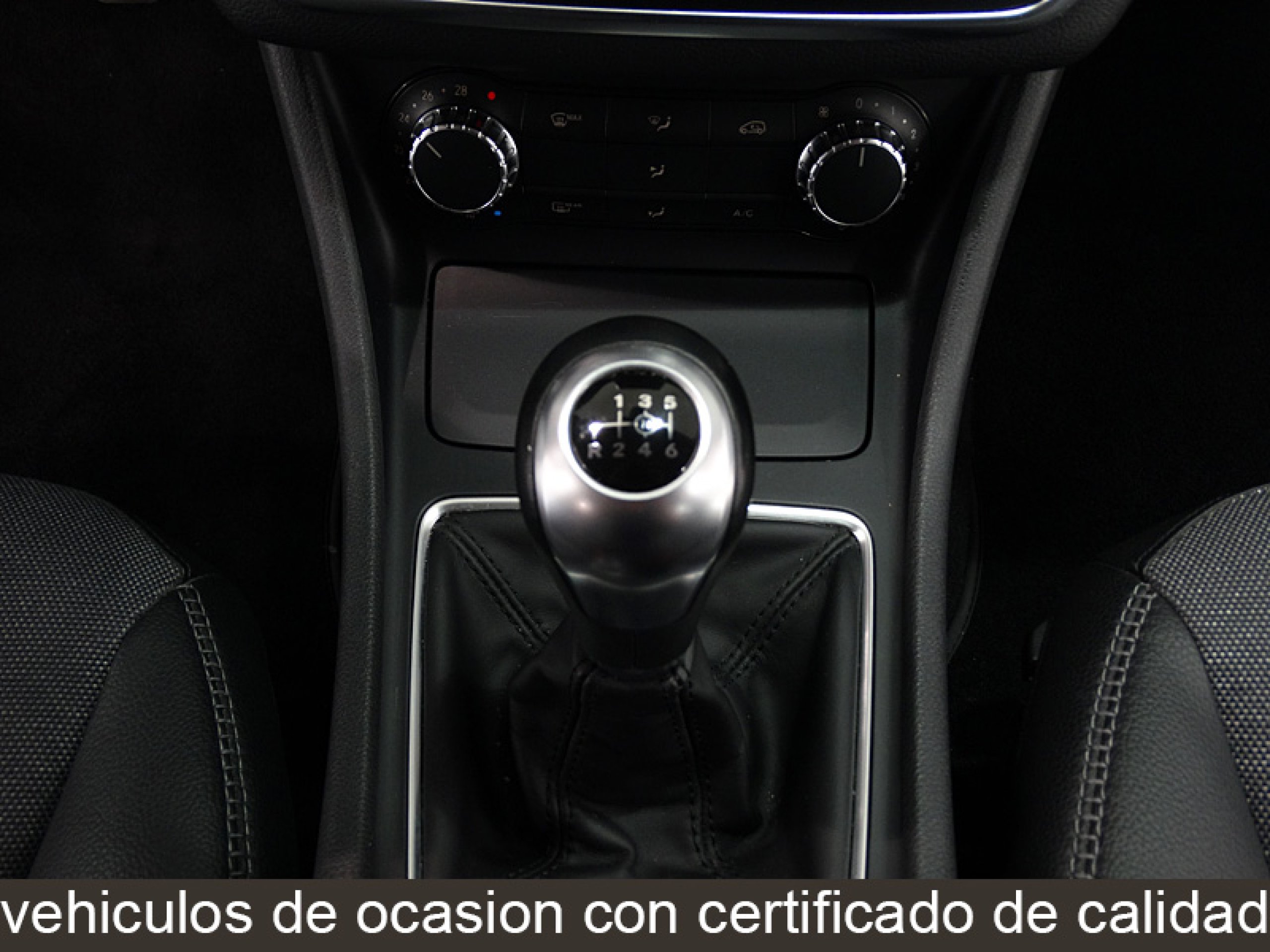 Foto Mercedes-Benz GLA 200 24