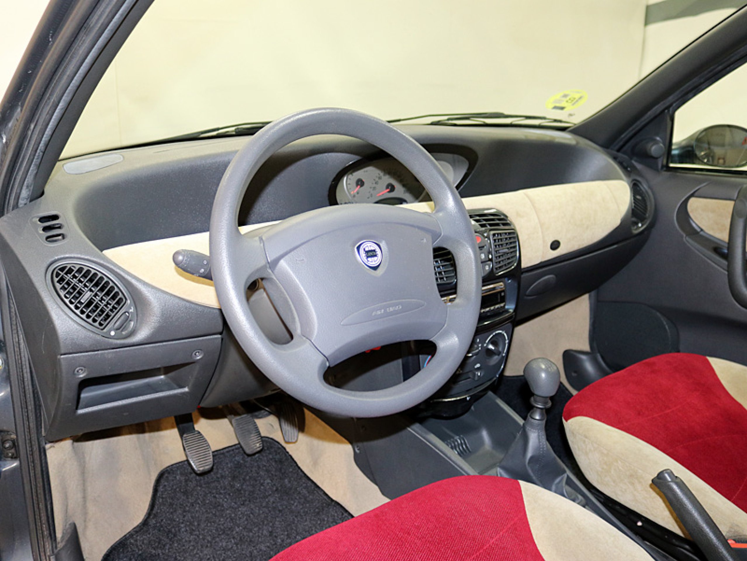 Foto Lancia Ypsilon 14 Foto Lancia Ypsilon 14