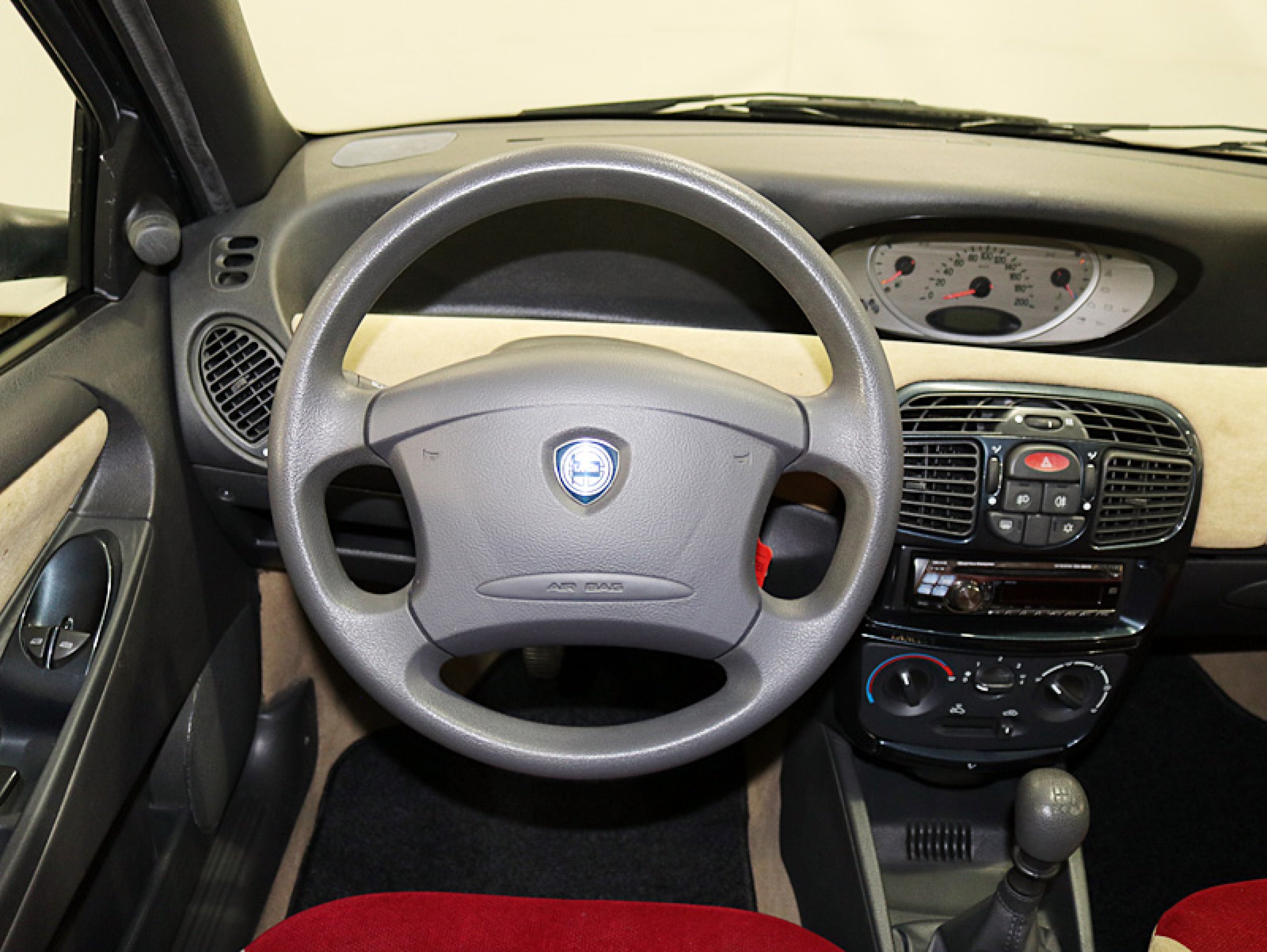 Foto Lancia Ypsilon 16 Foto Lancia Ypsilon 16