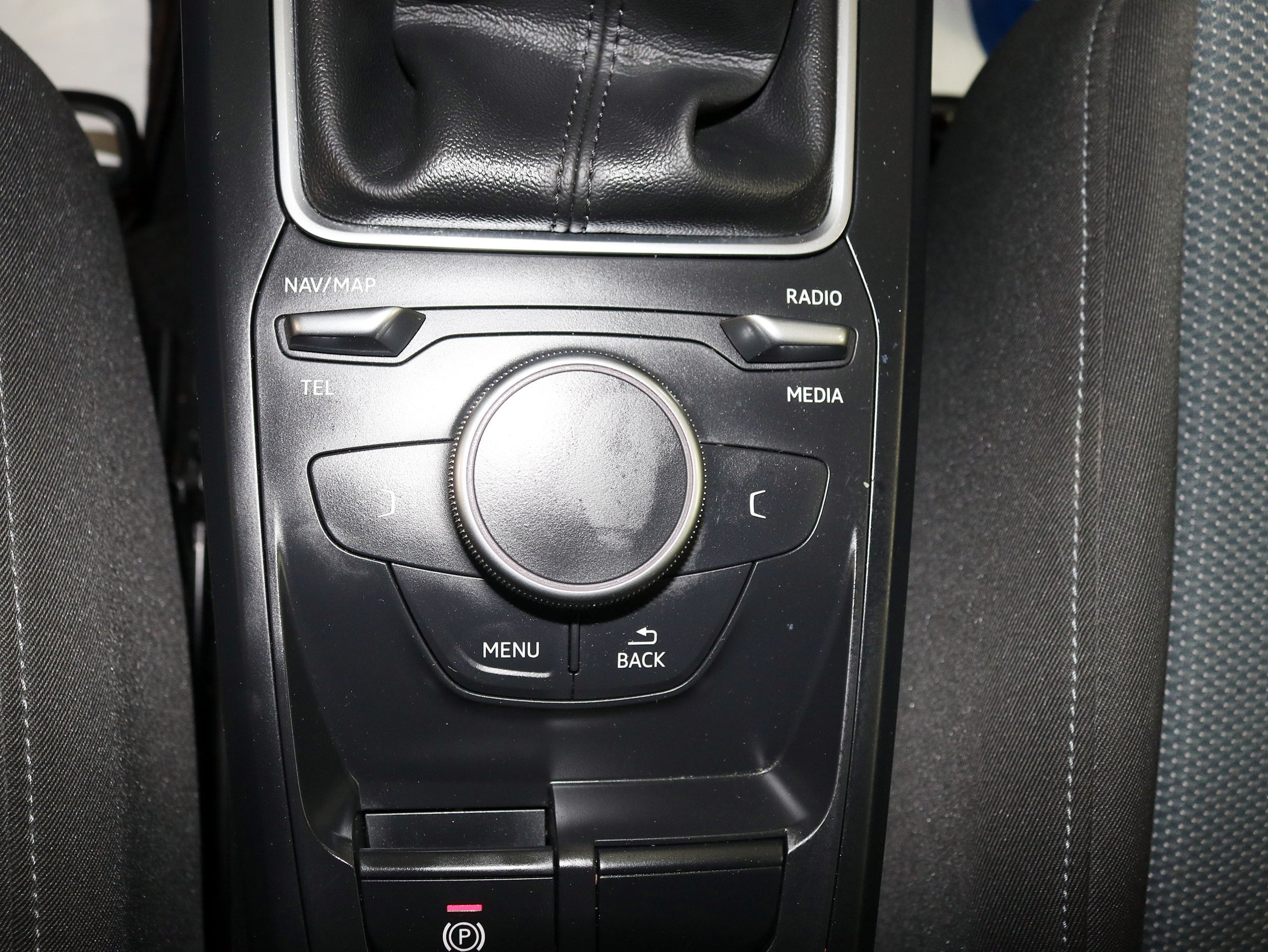 Foto Audi Q2 26