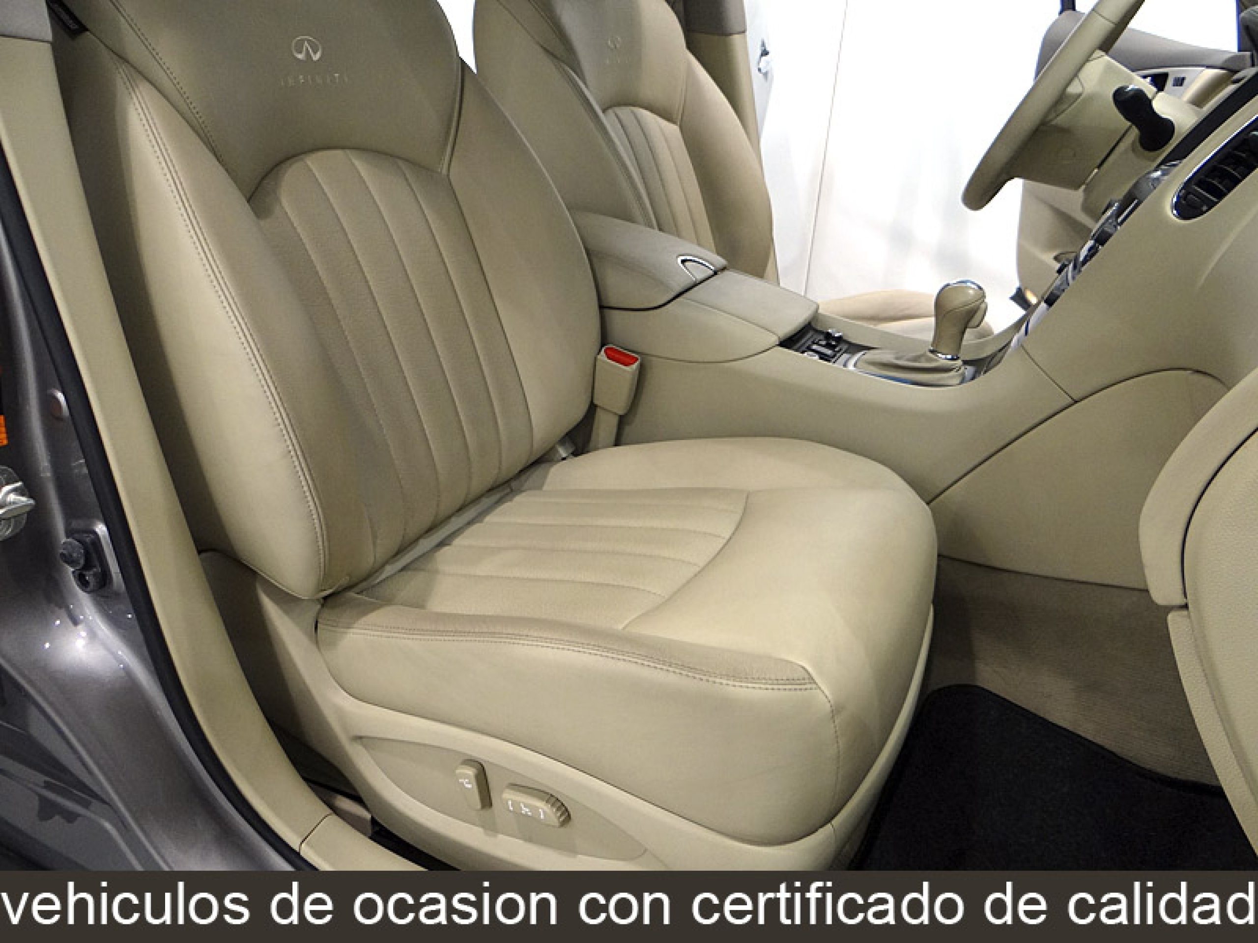 Foto Infiniti EX30 22