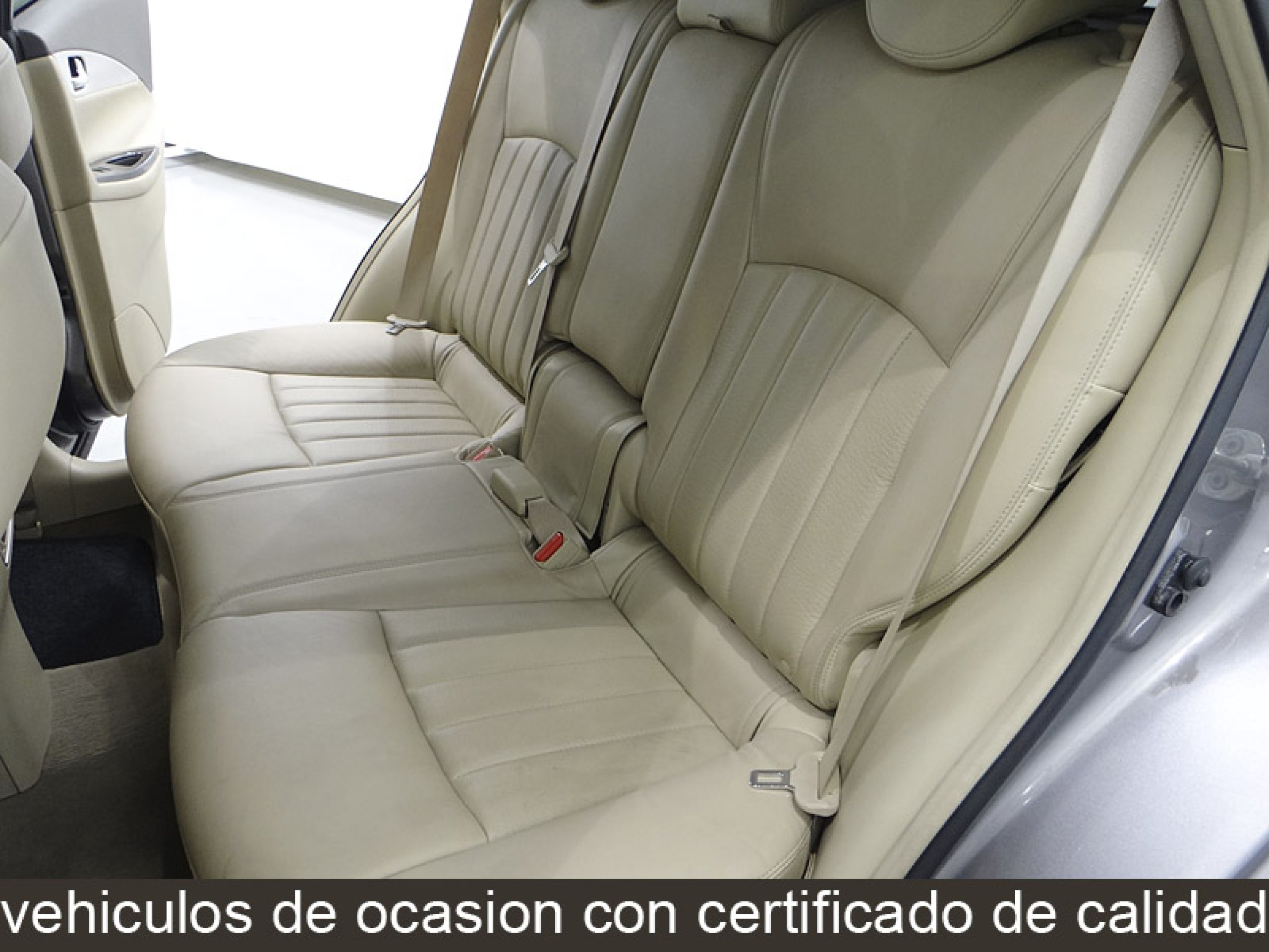 Foto Infiniti EX30 24