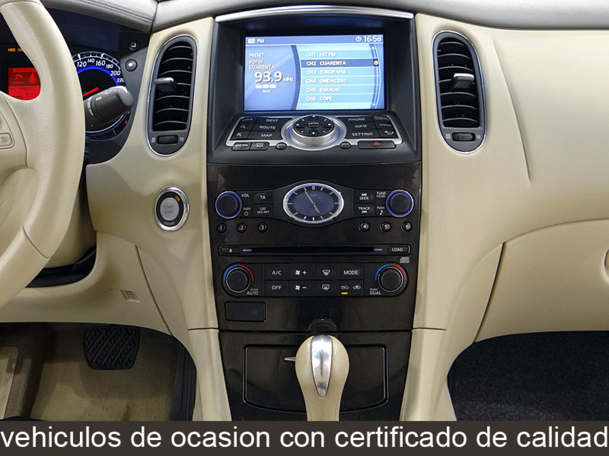 Foto Infiniti EX30 31