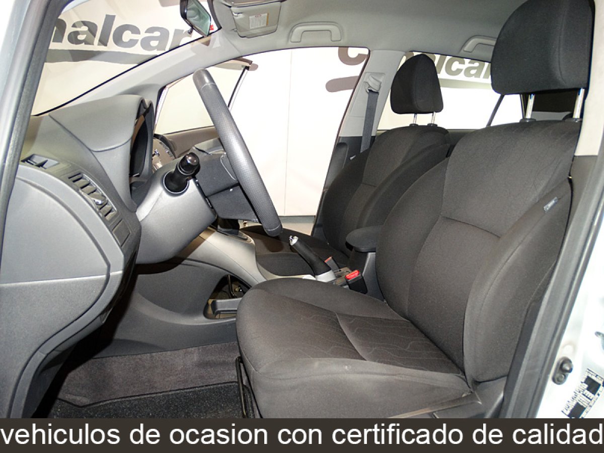 Foto Toyota Auris 12