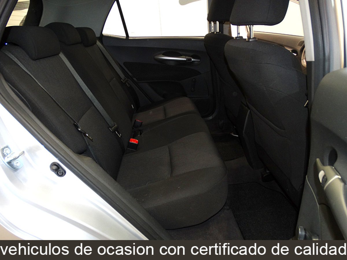 Foto Toyota Auris 13