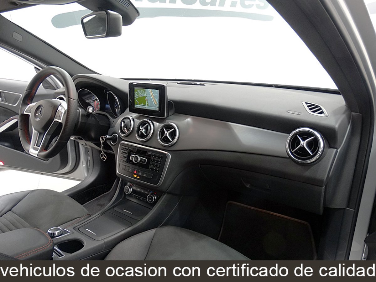 Foto Mercedes-Benz GLA 200 25