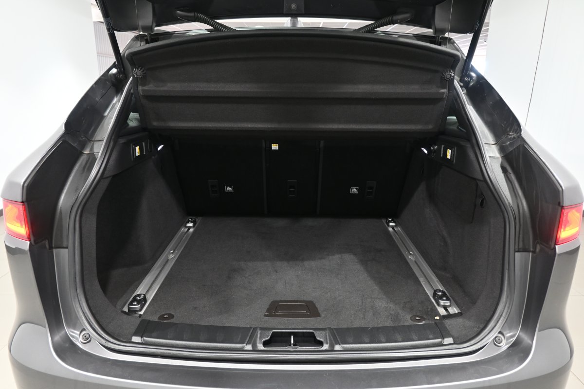 Foto Jaguar F-PACE 8