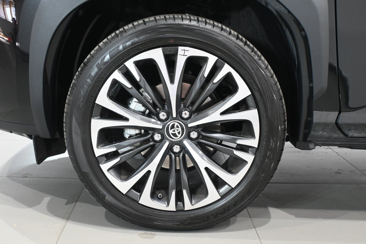 Foto Toyota YARIS CROSS  29