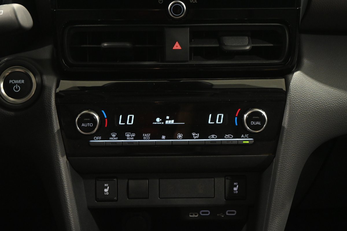 Foto Toyota YARIS CROSS  16