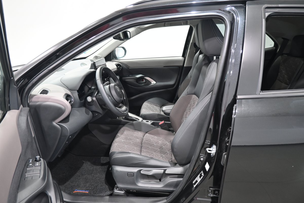 Foto Toyota YARIS CROSS  10