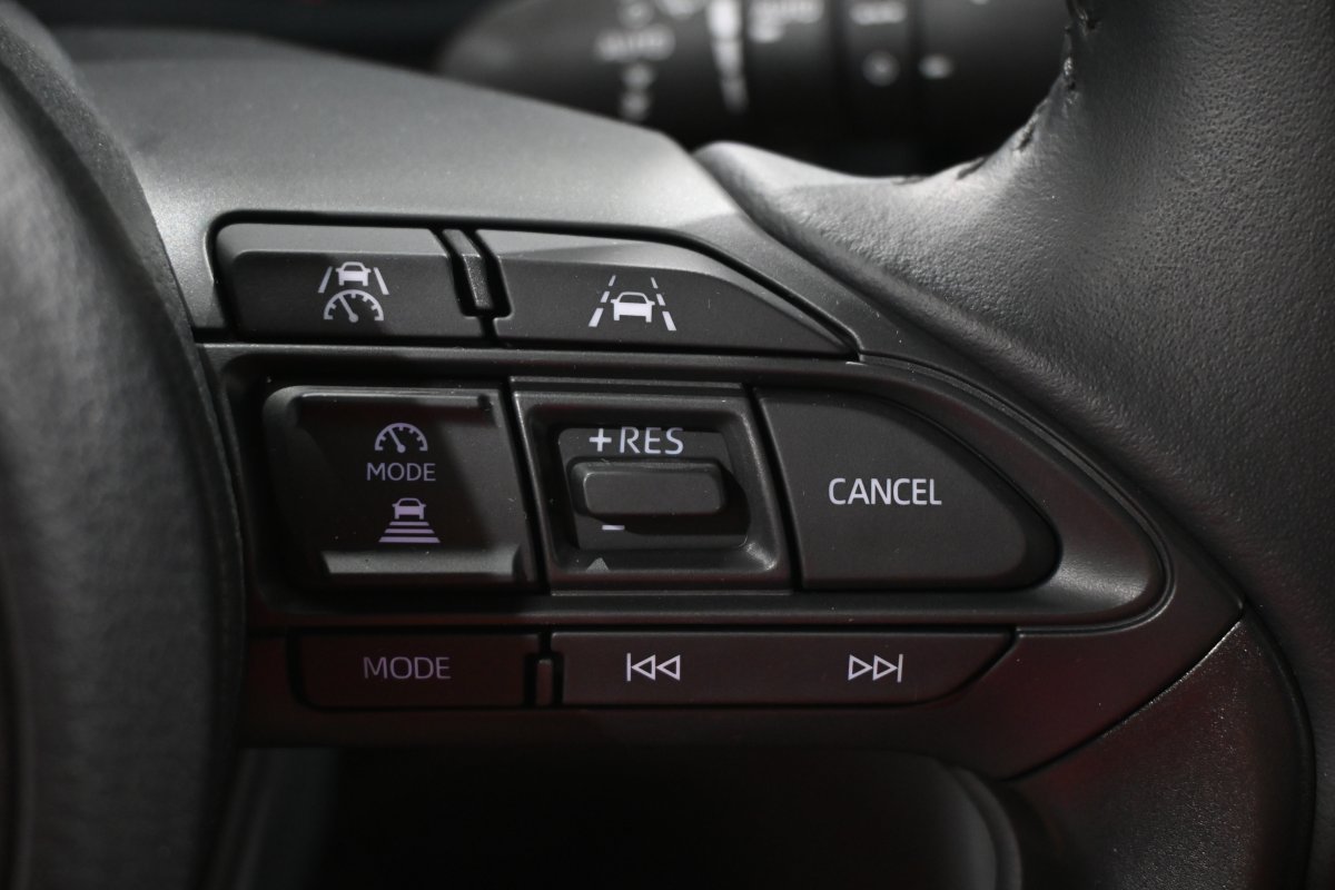 Foto Toyota YARIS CROSS  25