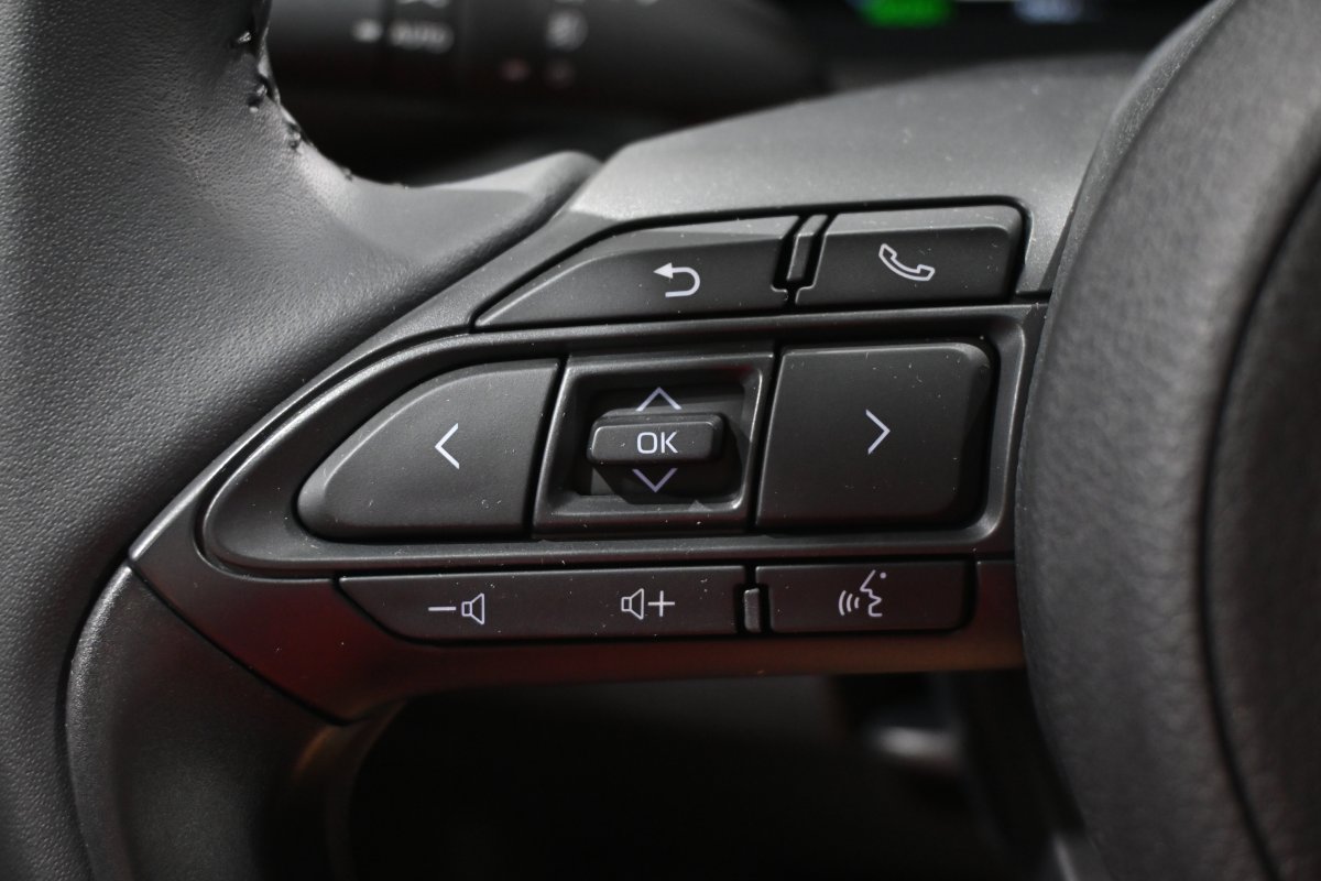 Foto Toyota YARIS CROSS  24