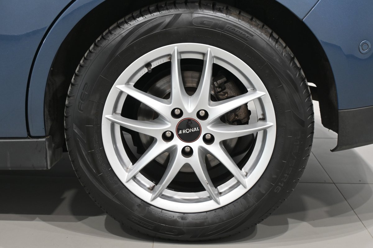 Foto Ford Grand 30