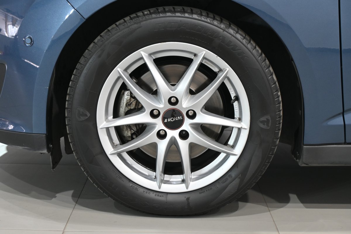 Foto Ford Grand 31