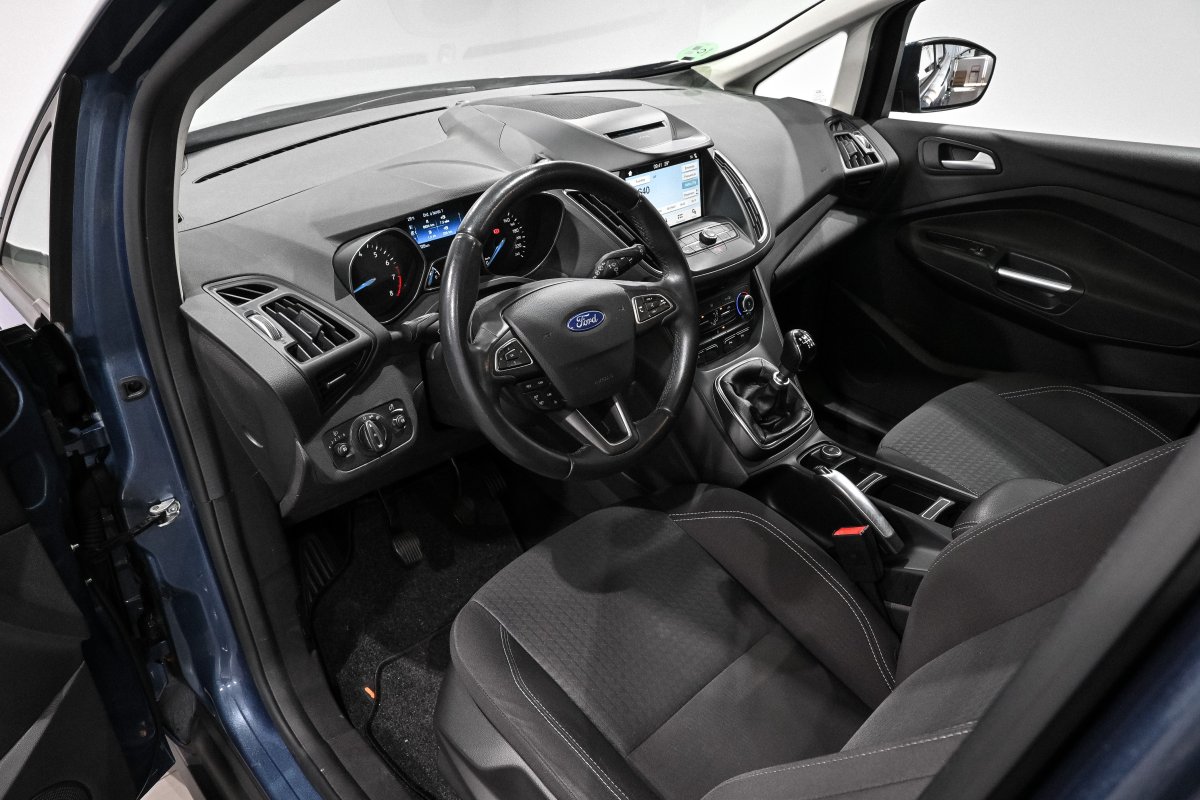 Foto Ford Grand 9