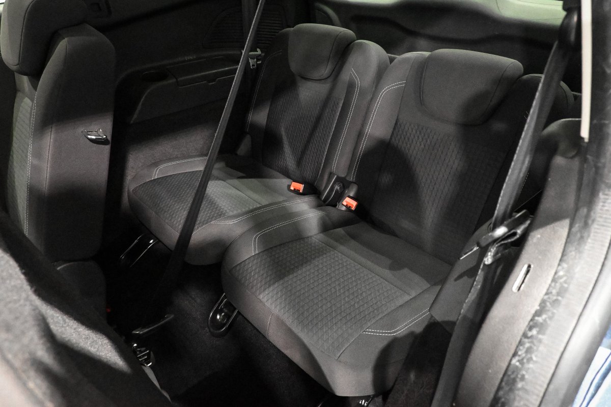 Foto Ford Grand 12