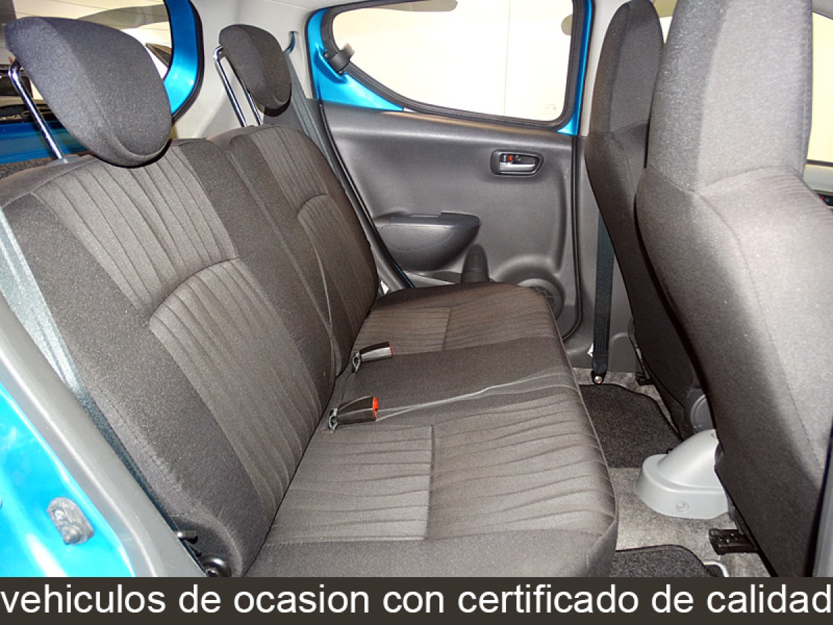 Foto Nissan Pixo 15