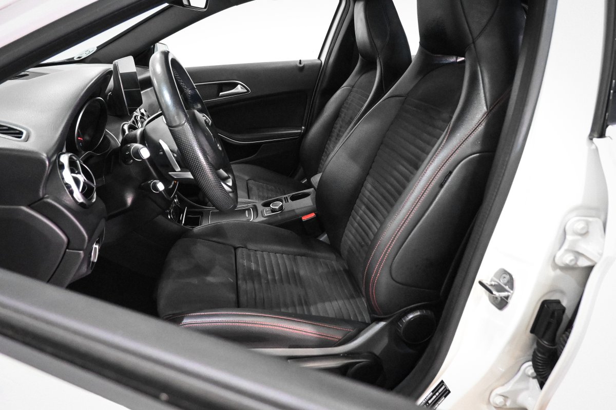 Foto Mercedes-Benz Clase GLA 15