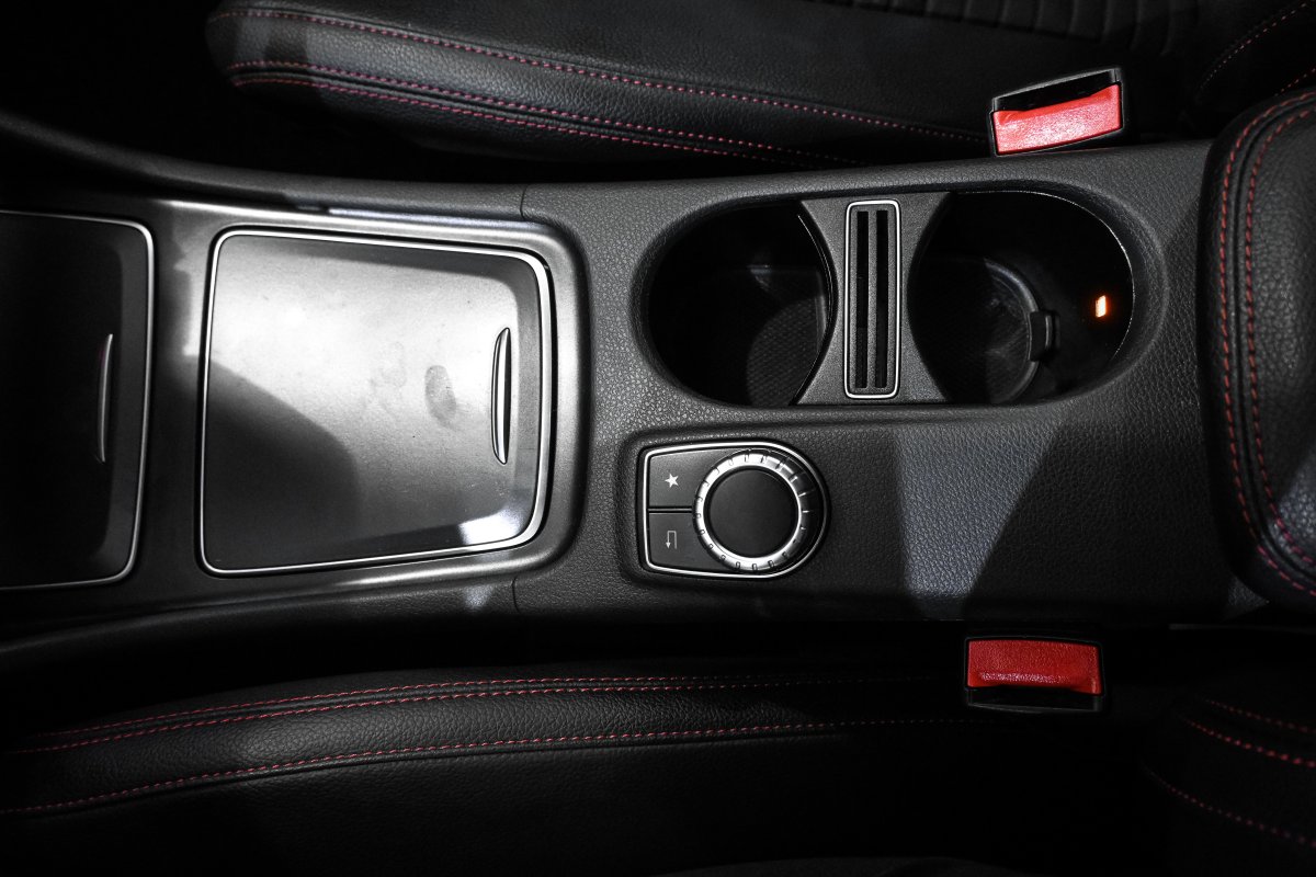 Foto Mercedes-Benz Clase GLA 26