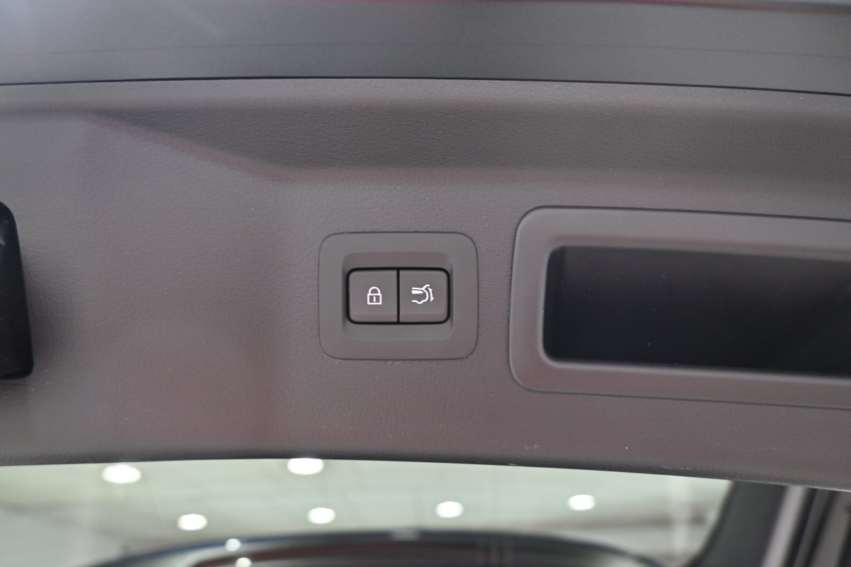 Foto Mazda CX-80 11