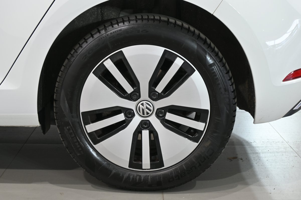 Foto Volkswagen Golf 28