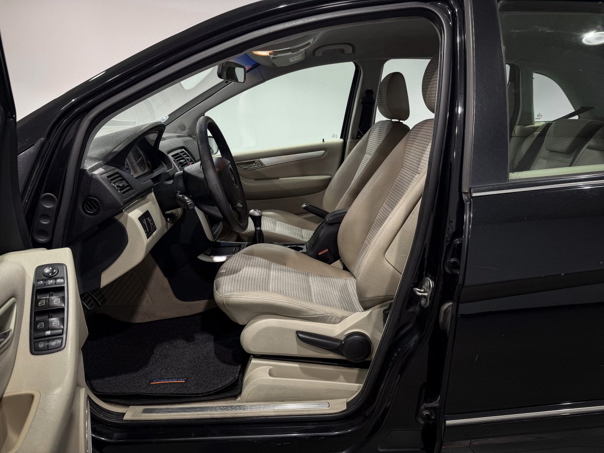 Foto Mercedes-Benz B 9