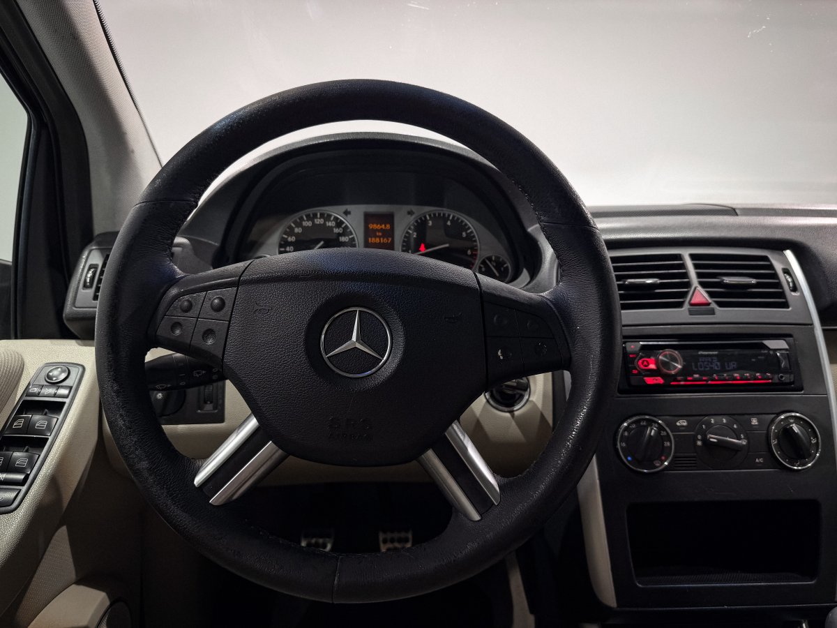 Foto Mercedes-Benz B 17