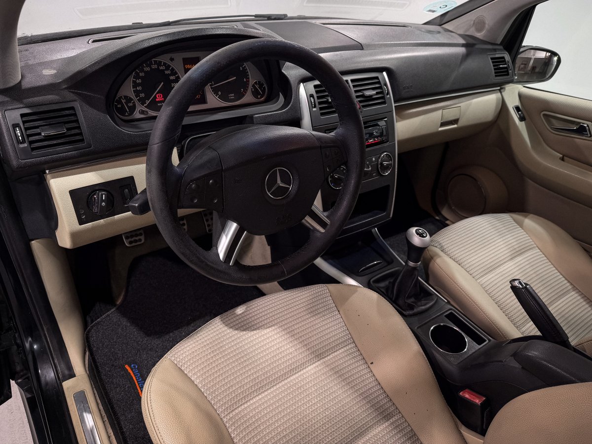 Foto Mercedes-Benz B 8